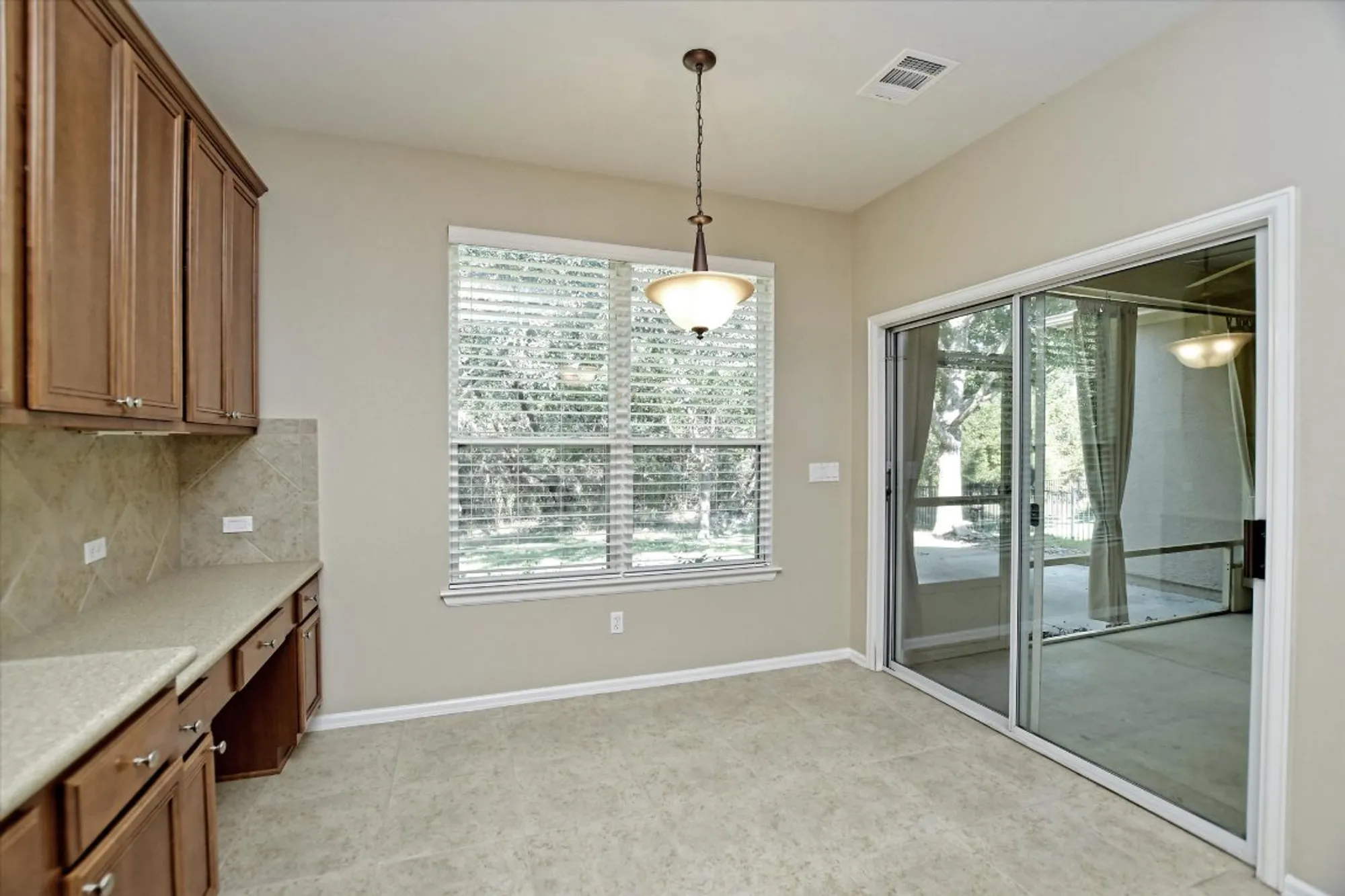 Property Slideshow image 10 of 26 | 702 independence creek ln, Georgetown, TX, 78633