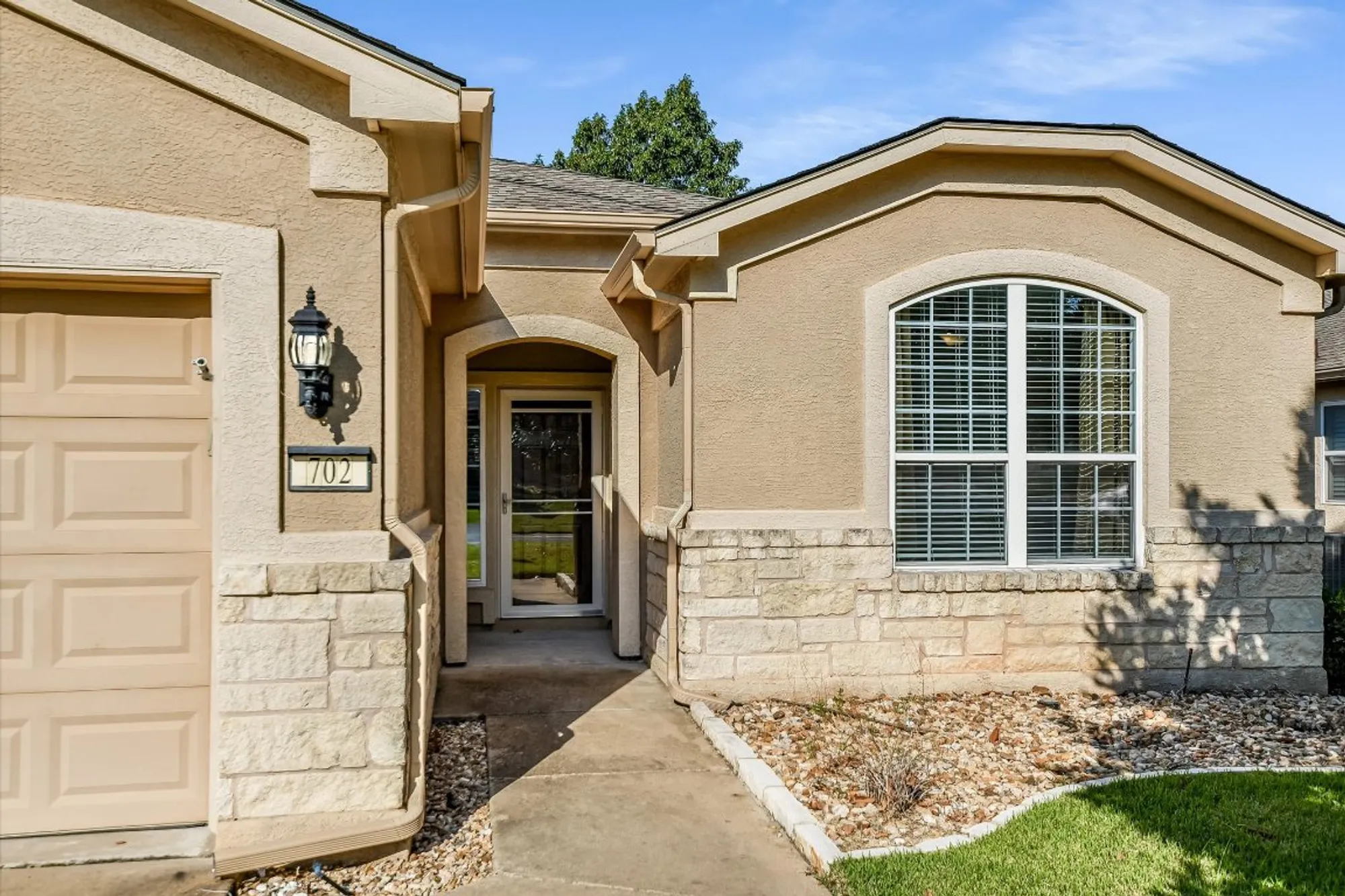 Property Slideshow image 2 of 26 | 702 independence creek ln, Georgetown, TX, 78633