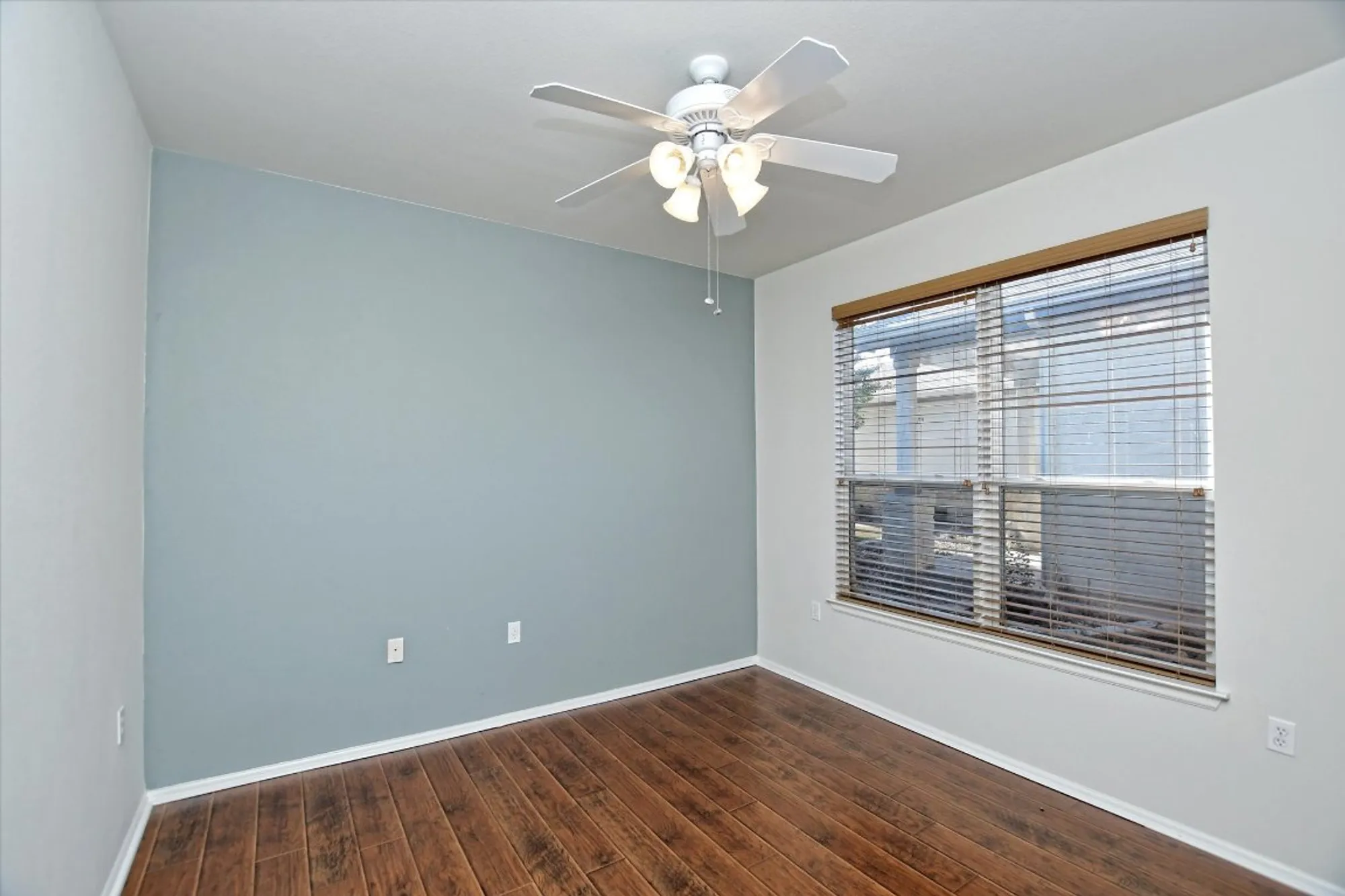 Property Slideshow image 20 of 26 | 702 independence creek ln, Georgetown, TX, 78633