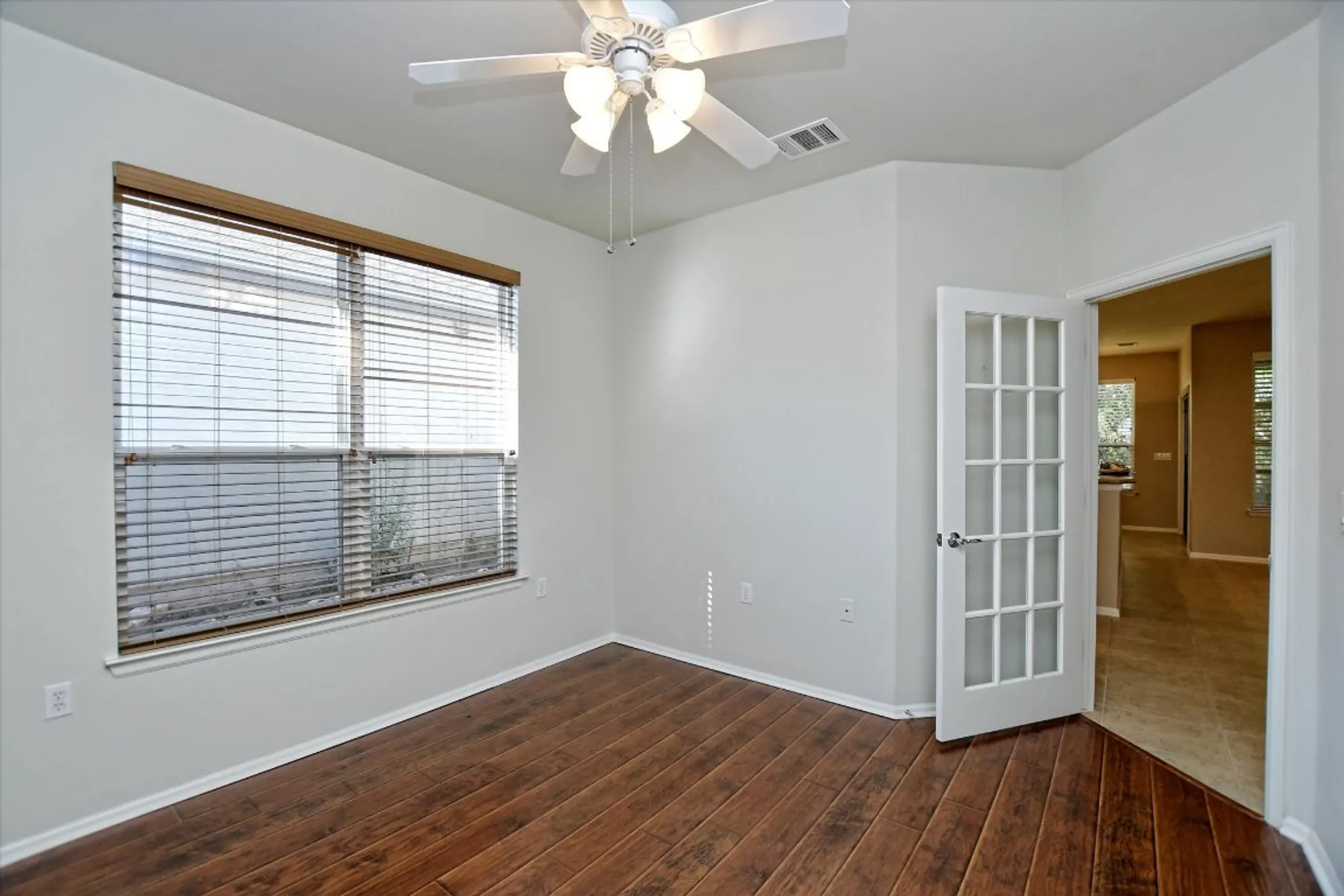 Property Slideshow image 21 of 26 | 702 independence creek ln, Georgetown, TX, 78633