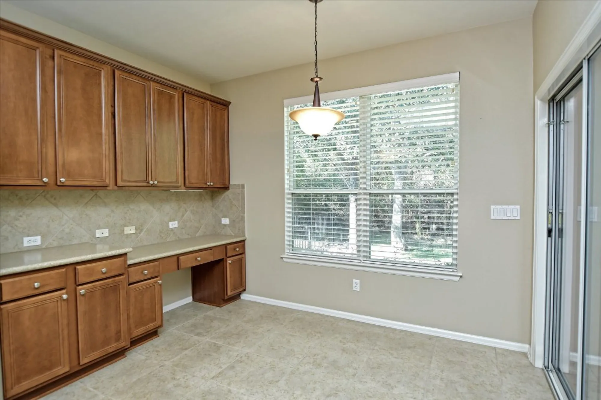 Property Slideshow image 9 of 26 | 702 independence creek ln, Georgetown, TX, 78633