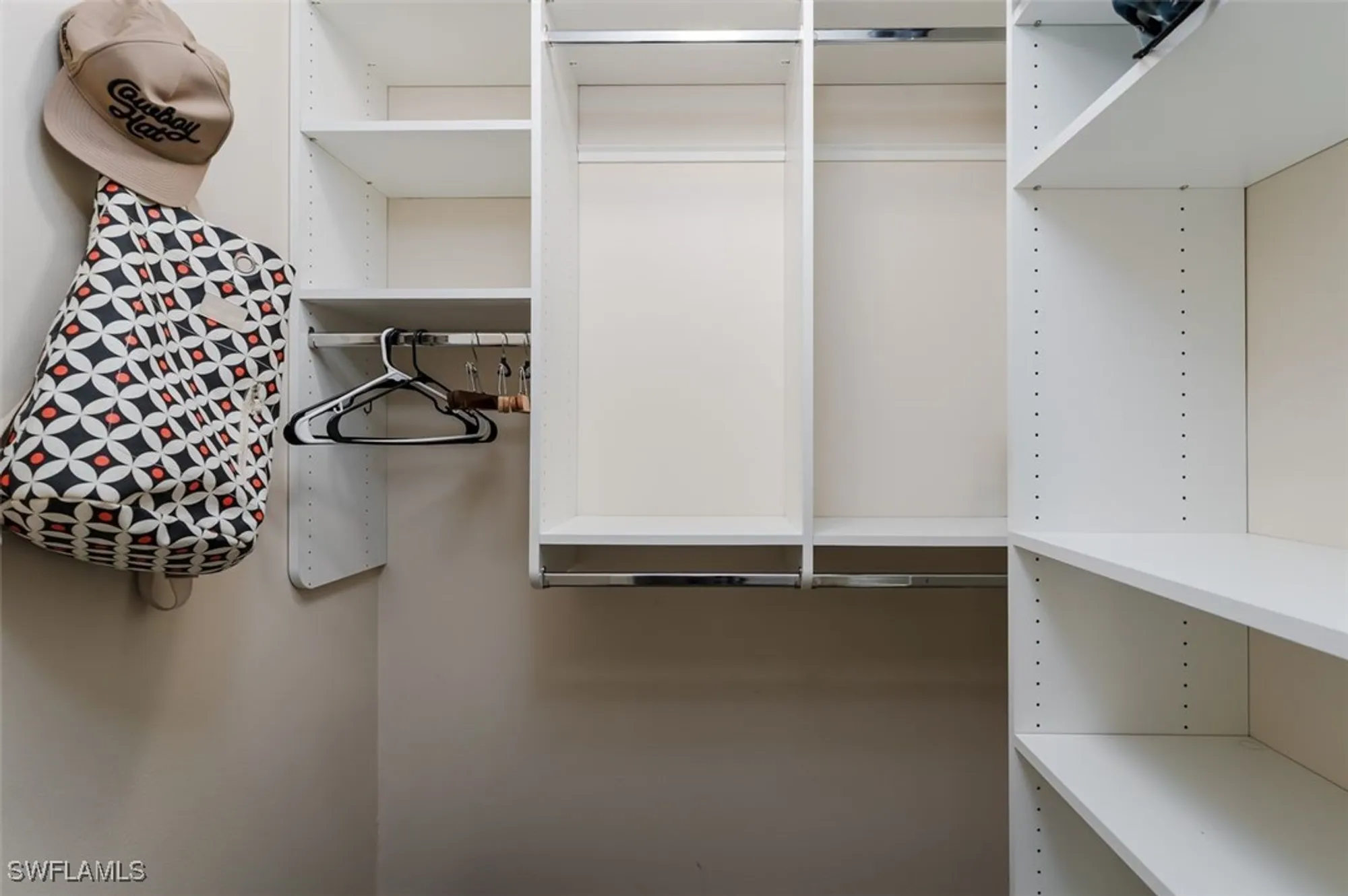 Property Slideshow image 16 of 40 | 3450 gulf shore blvd 315, Naples, FL, 34103