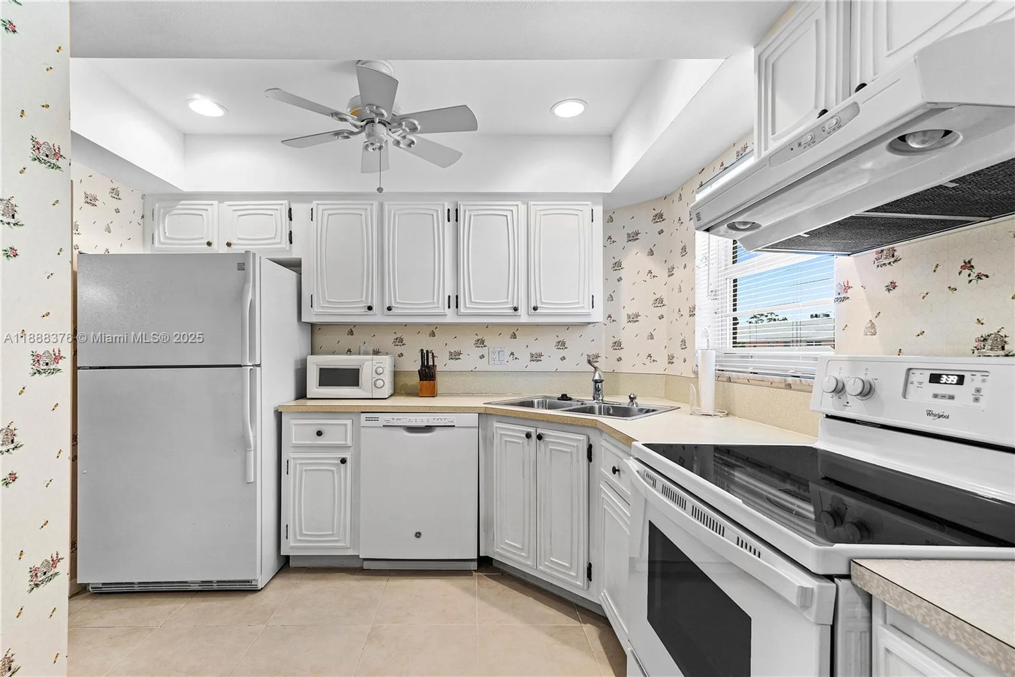 Property Slideshow image 5 of 32 | 18081 se country club dr # 22-216, Jupiter, FL, 33469