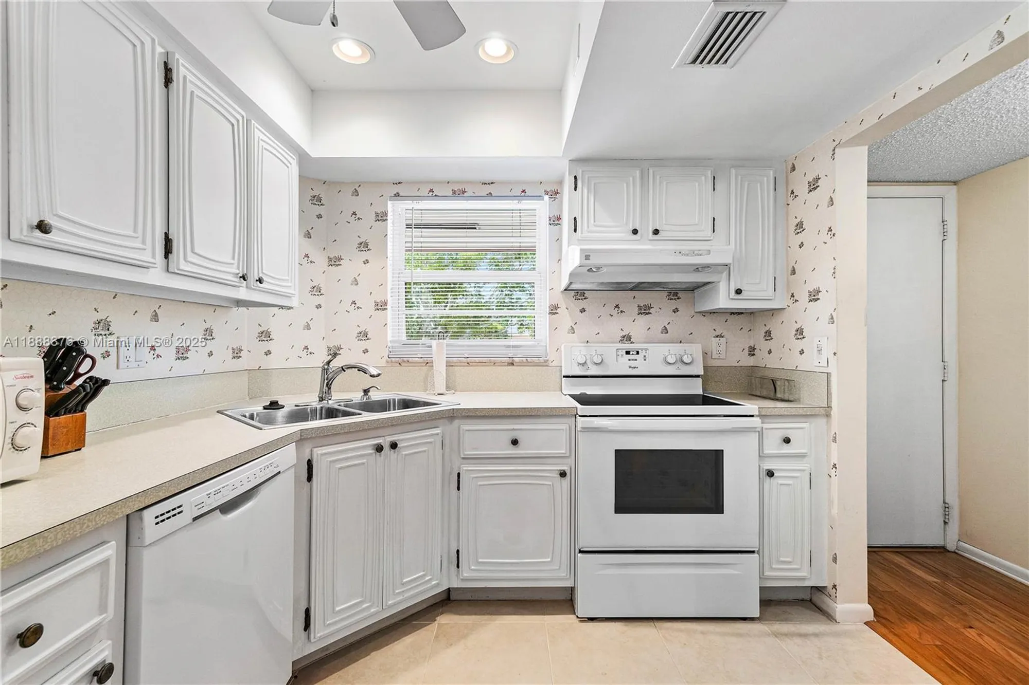 Property Slideshow image 6 of 32 | 18081 se country club dr # 22-216, Jupiter, FL, 33469