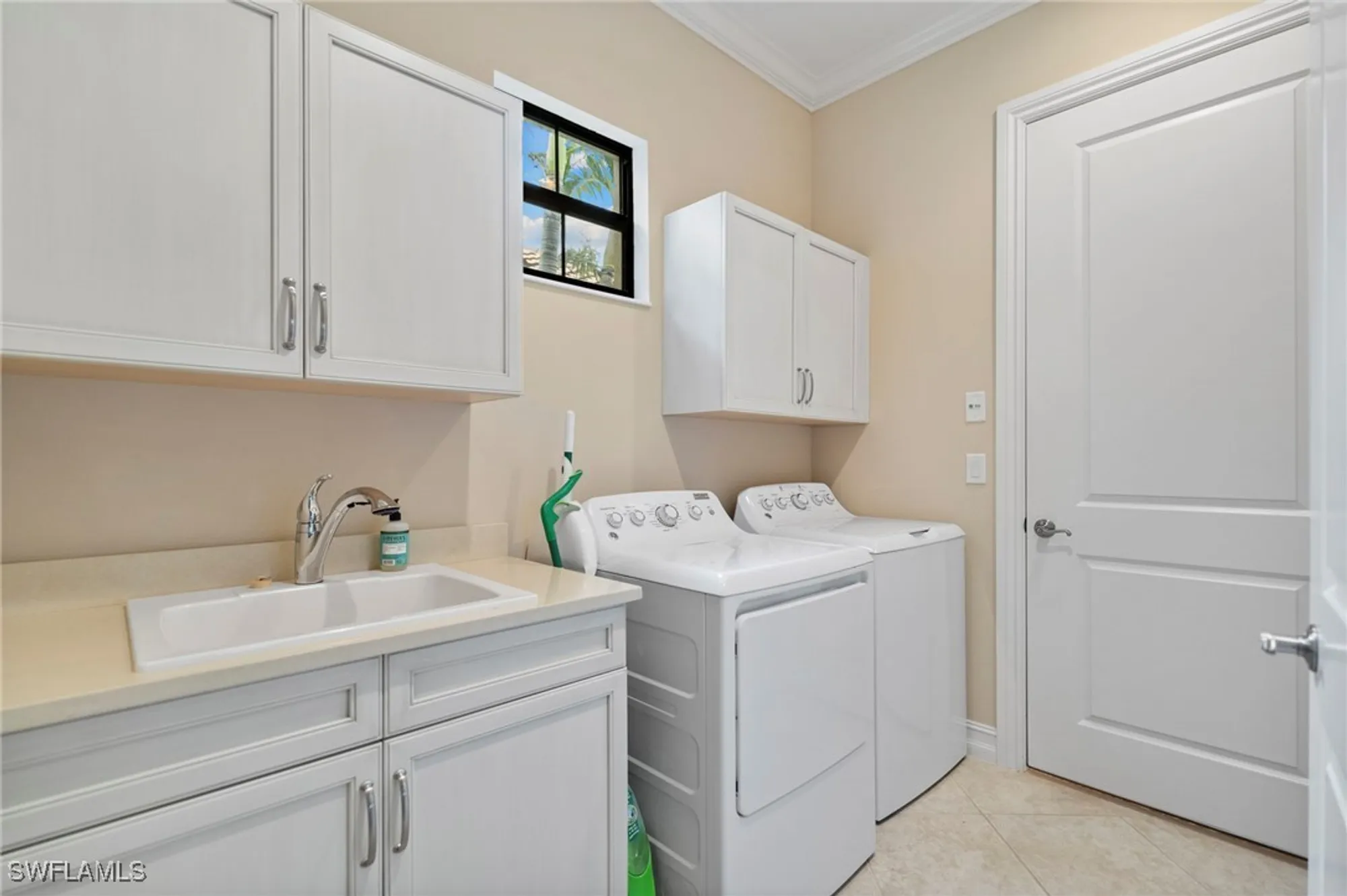 Property Slideshow image 16 of 18 | 6564 roma way, Naples, FL, 34113