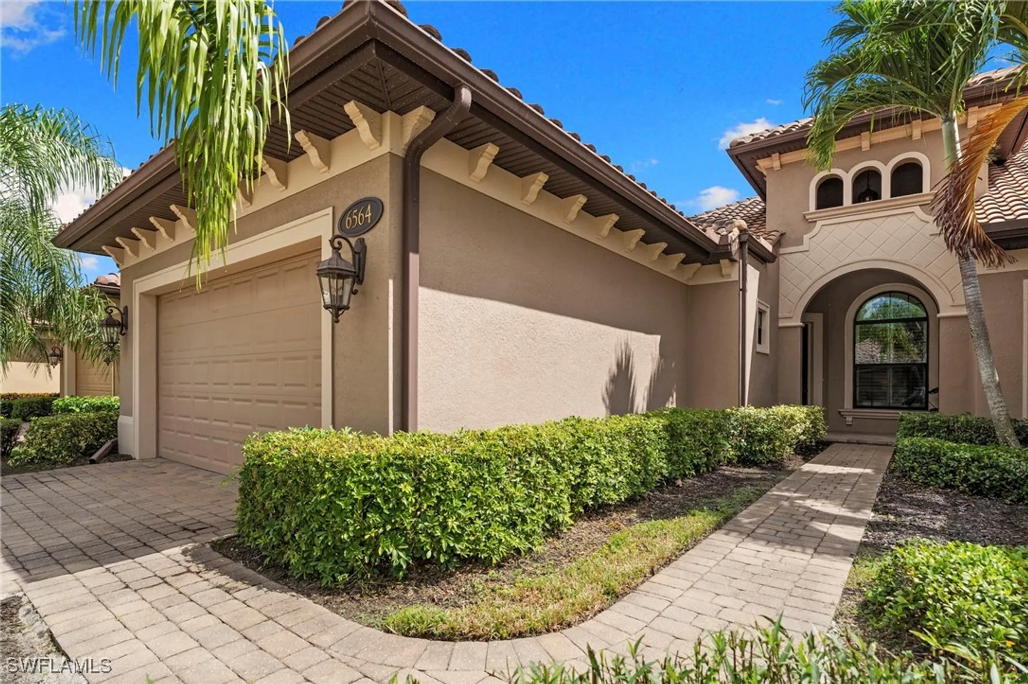 Property Slideshow image 2 of 18 | 6564 roma way, Naples, FL, 34113