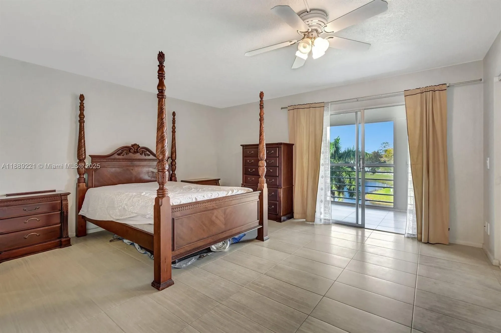 Property Slideshow image 10 of 27 | 4008 oakridge a # 4008, Deerfield Beach, FL, 33442