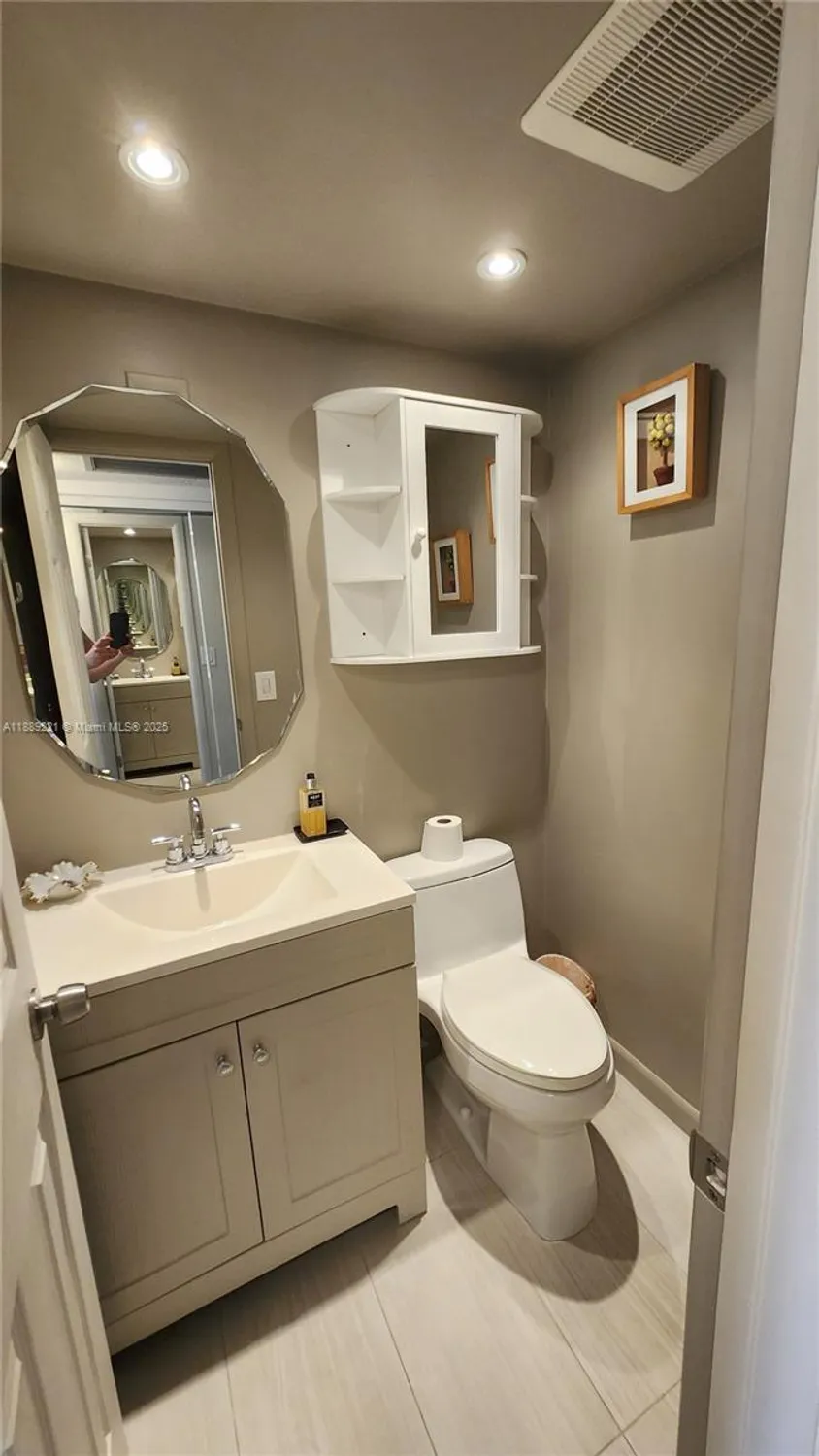 Property Slideshow image 8 of 27 | 4008 oakridge a # 4008, Deerfield Beach, FL, 33442