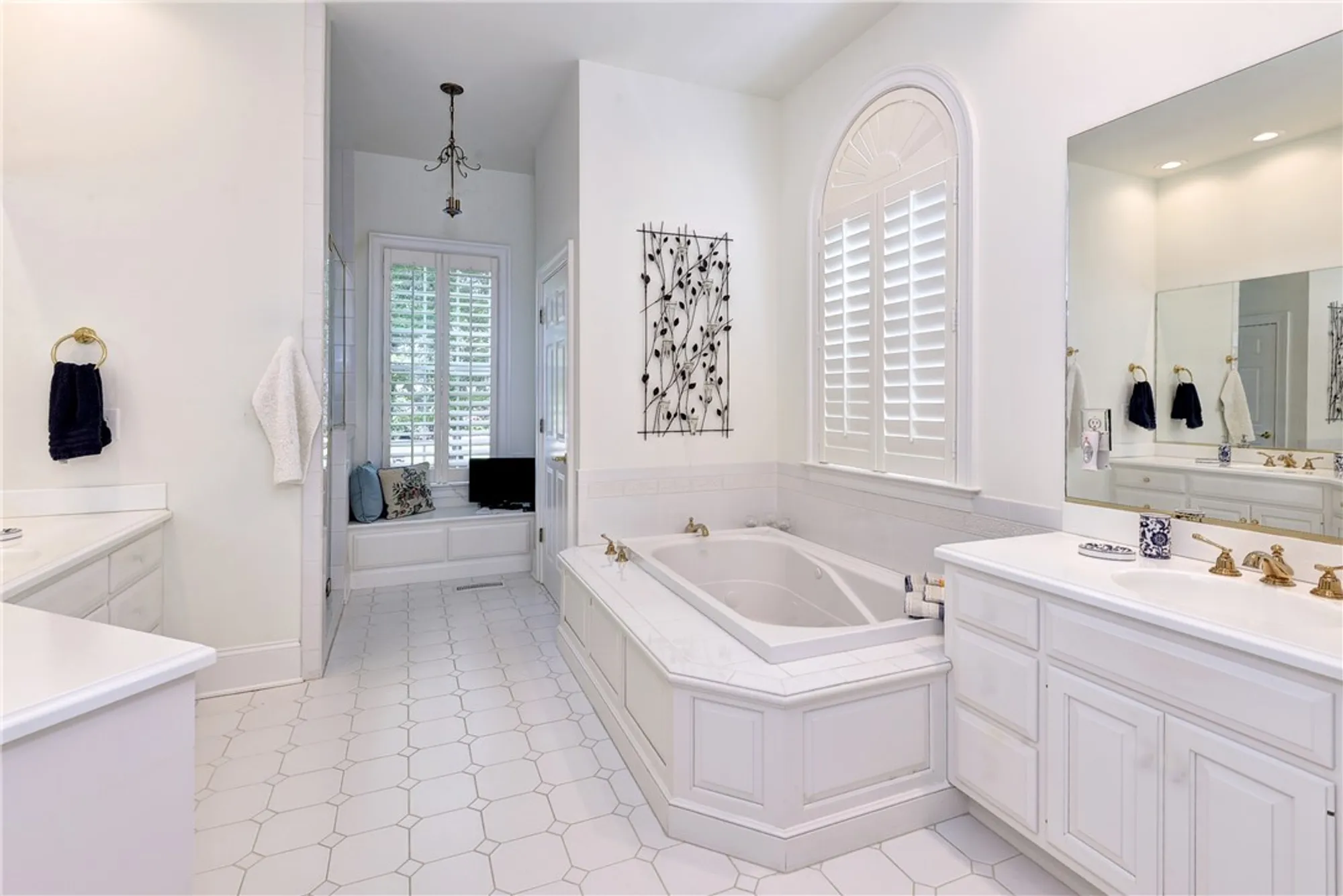 Property Slideshow image 5 of 48 | 115 w lancashire, Williamsburg, VA, 23188