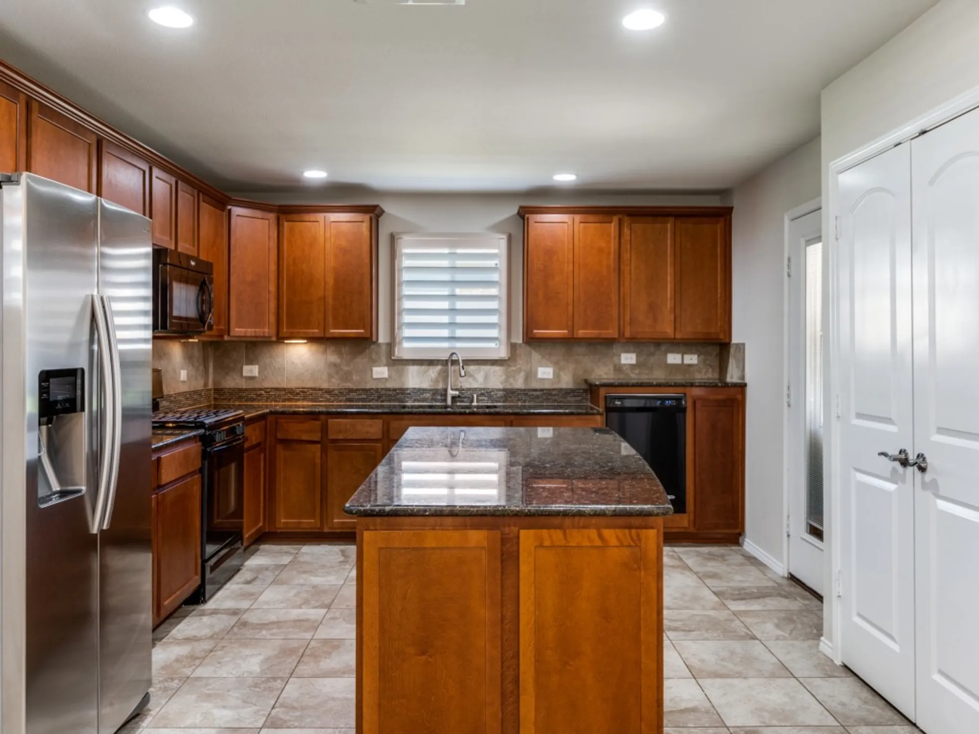 Property Slideshow image 10 of 26 | 3034 lazy rock ln, Frisco, TX, 75036