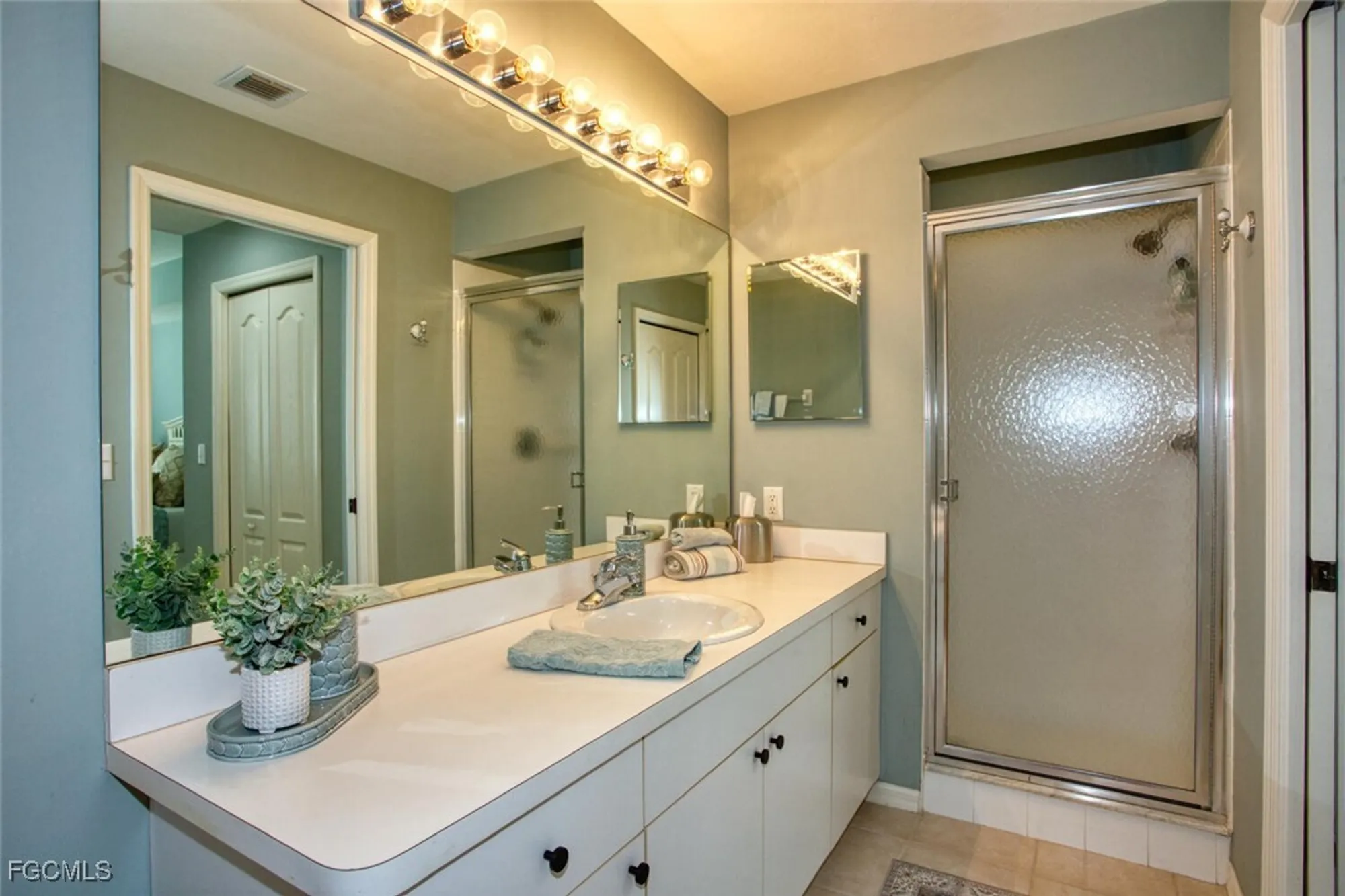 Property Slideshow image 17 of 25 | 8056 queen palm ln 635, Fort Myers, FL, 33966