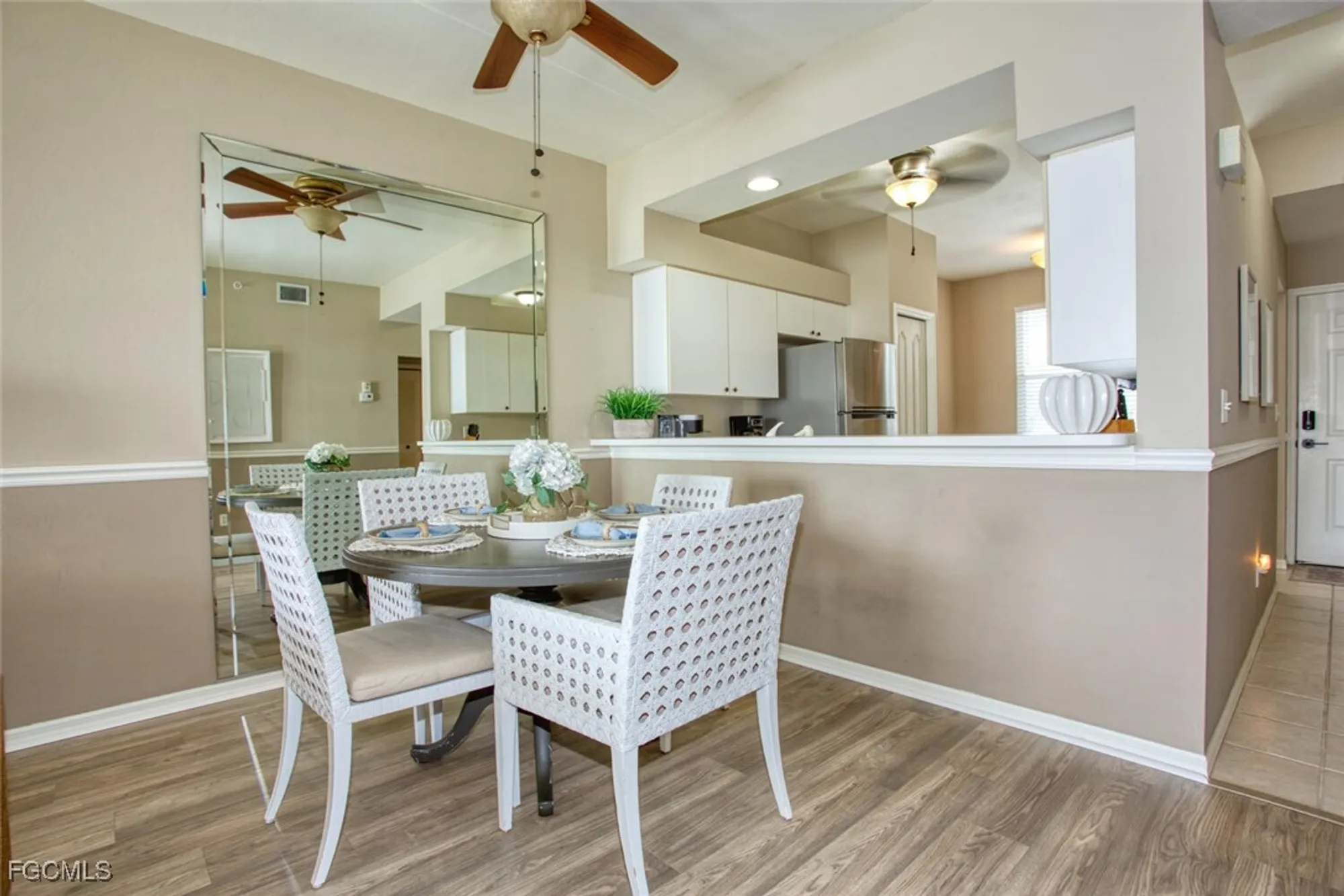 Property Slideshow image 8 of 25 | 8056 queen palm ln 635, Fort Myers, FL, 33966