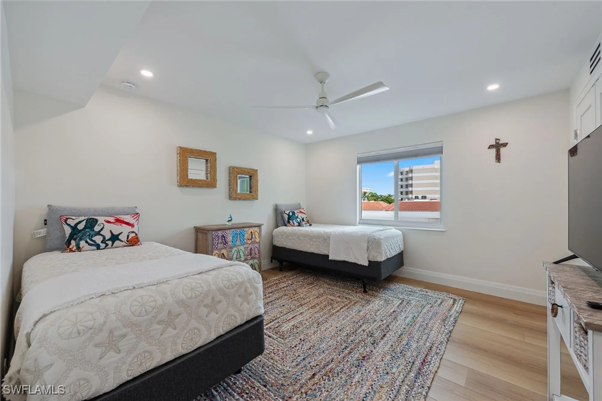 Property Slideshow image 14 of 21 | 3000 gulf shore blvd 307, Naples, FL, 34103