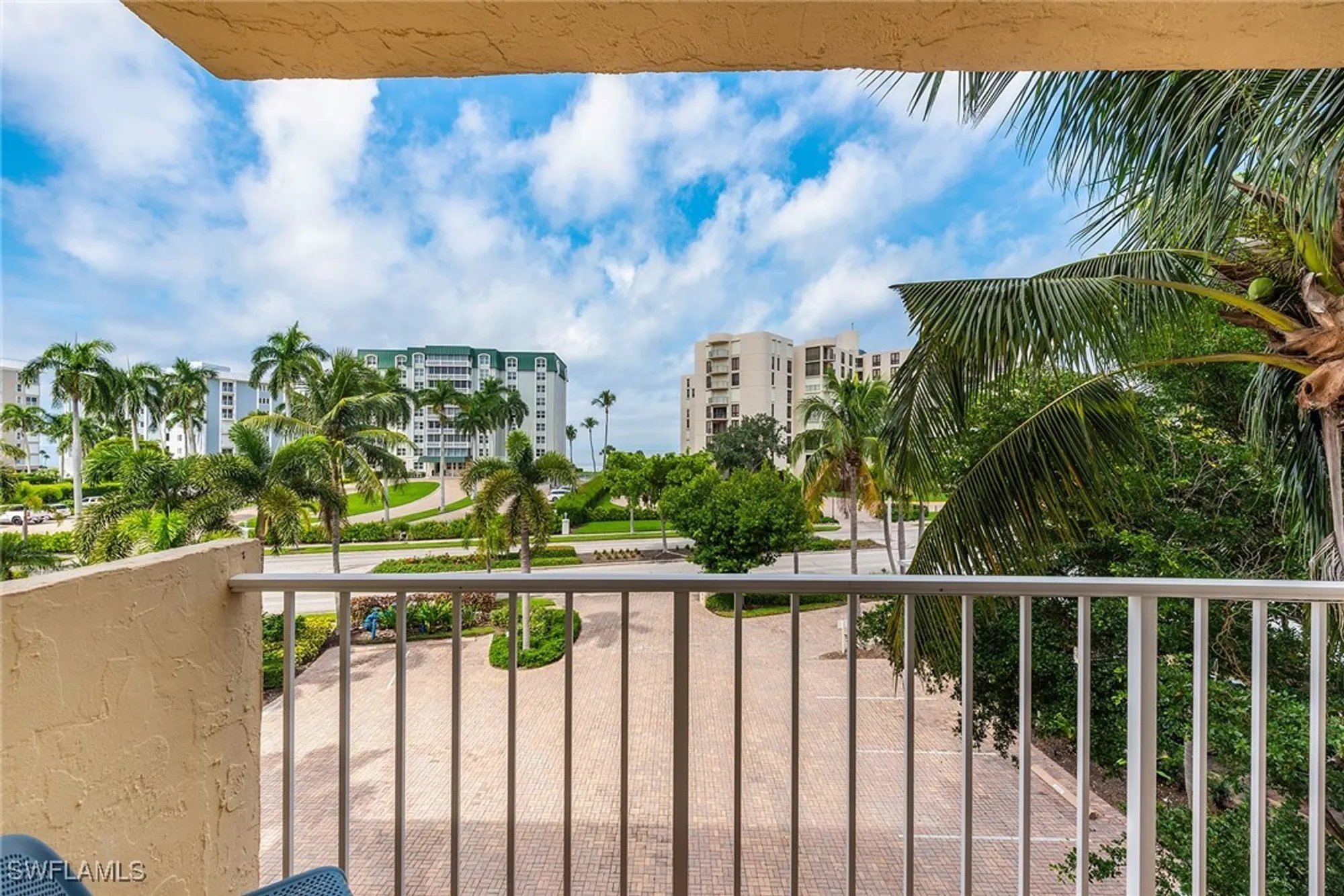 Property Slideshow image 12 of 21 | 3000 gulf shore blvd 307, Naples, FL, 34103