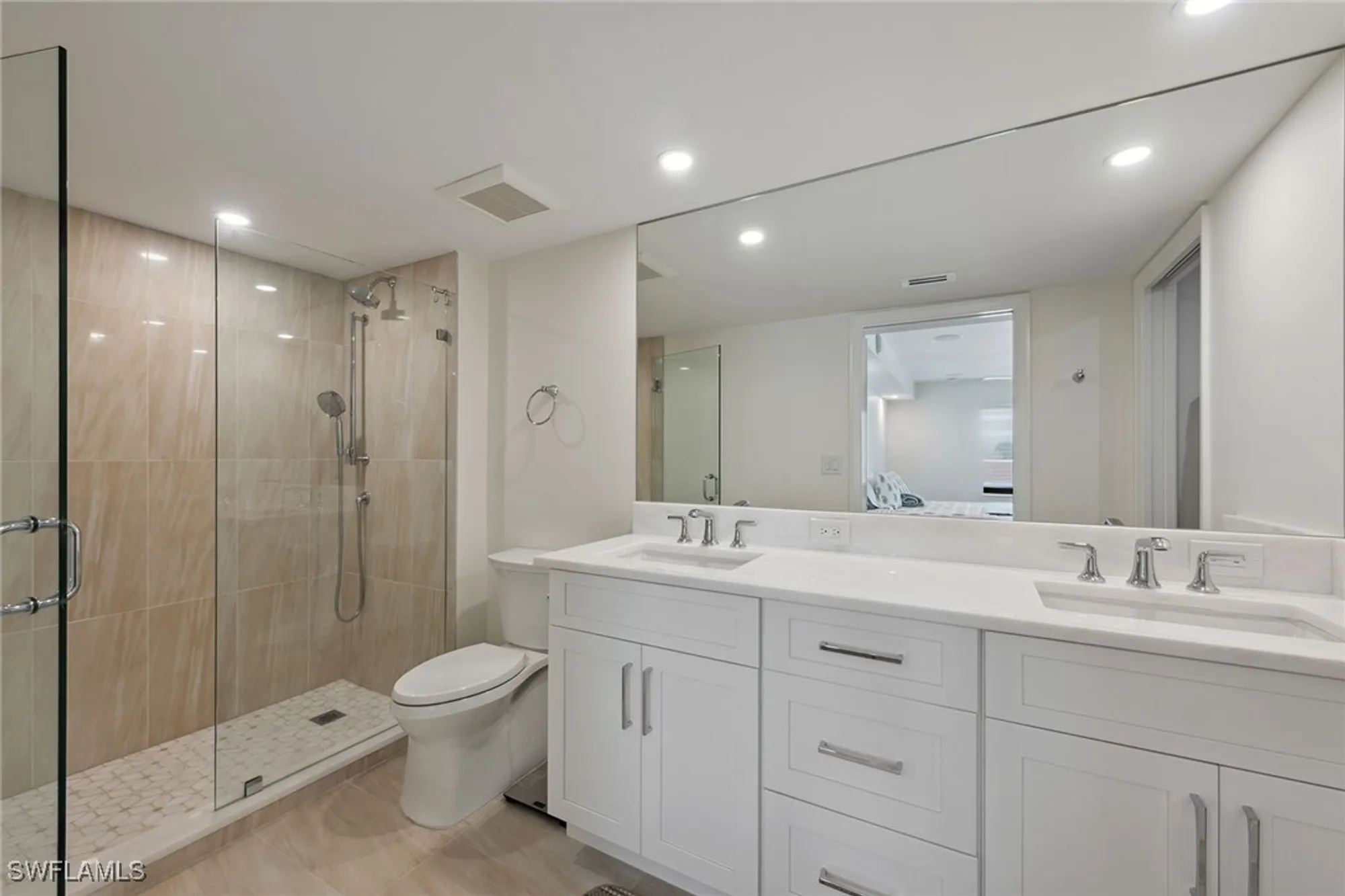 Property Slideshow image 13 of 21 | 3000 gulf shore blvd 307, Naples, FL, 34103