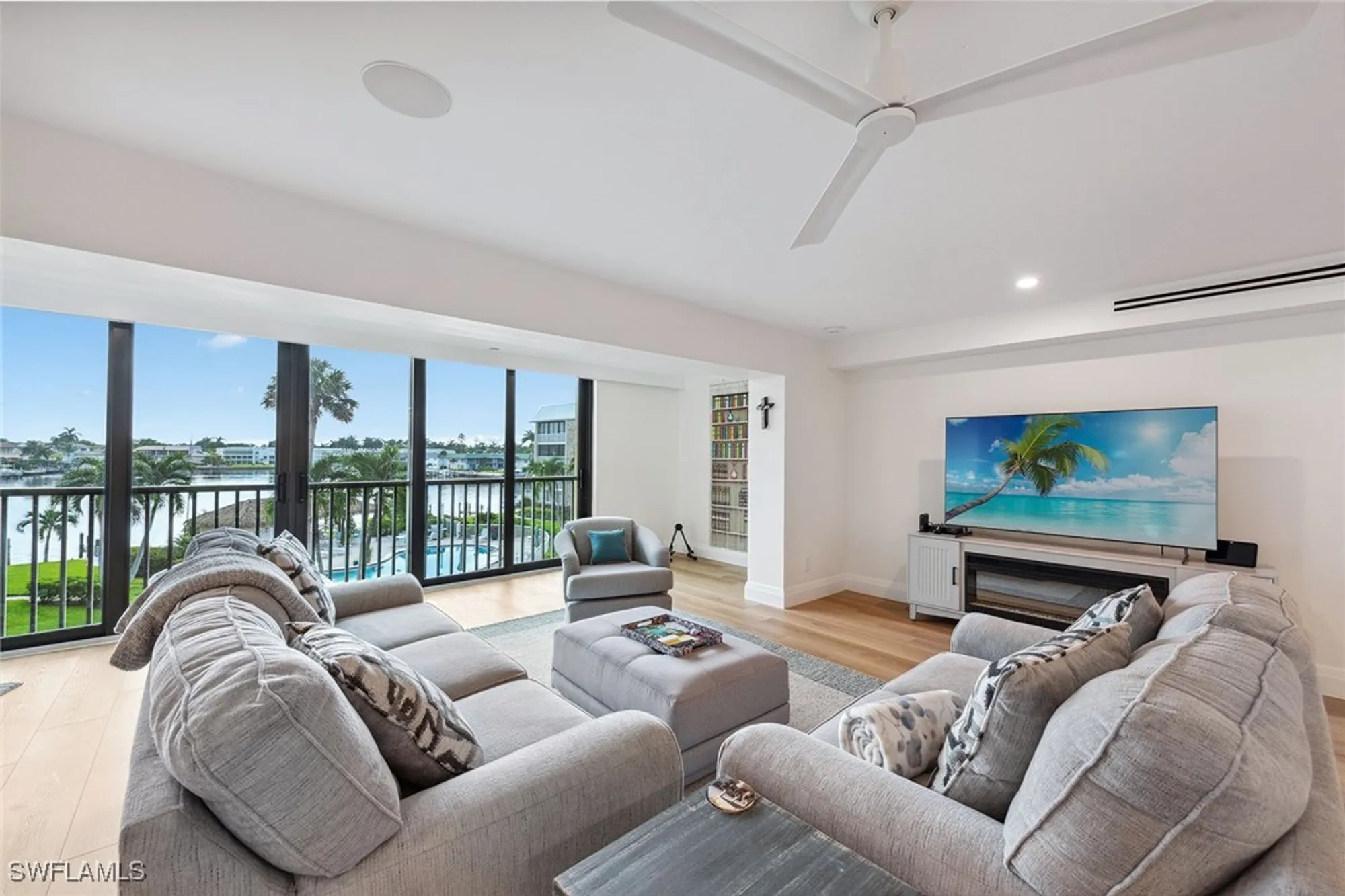 Property Slideshow image 4 of 21 | 3000 gulf shore blvd 307, Naples, FL, 34103