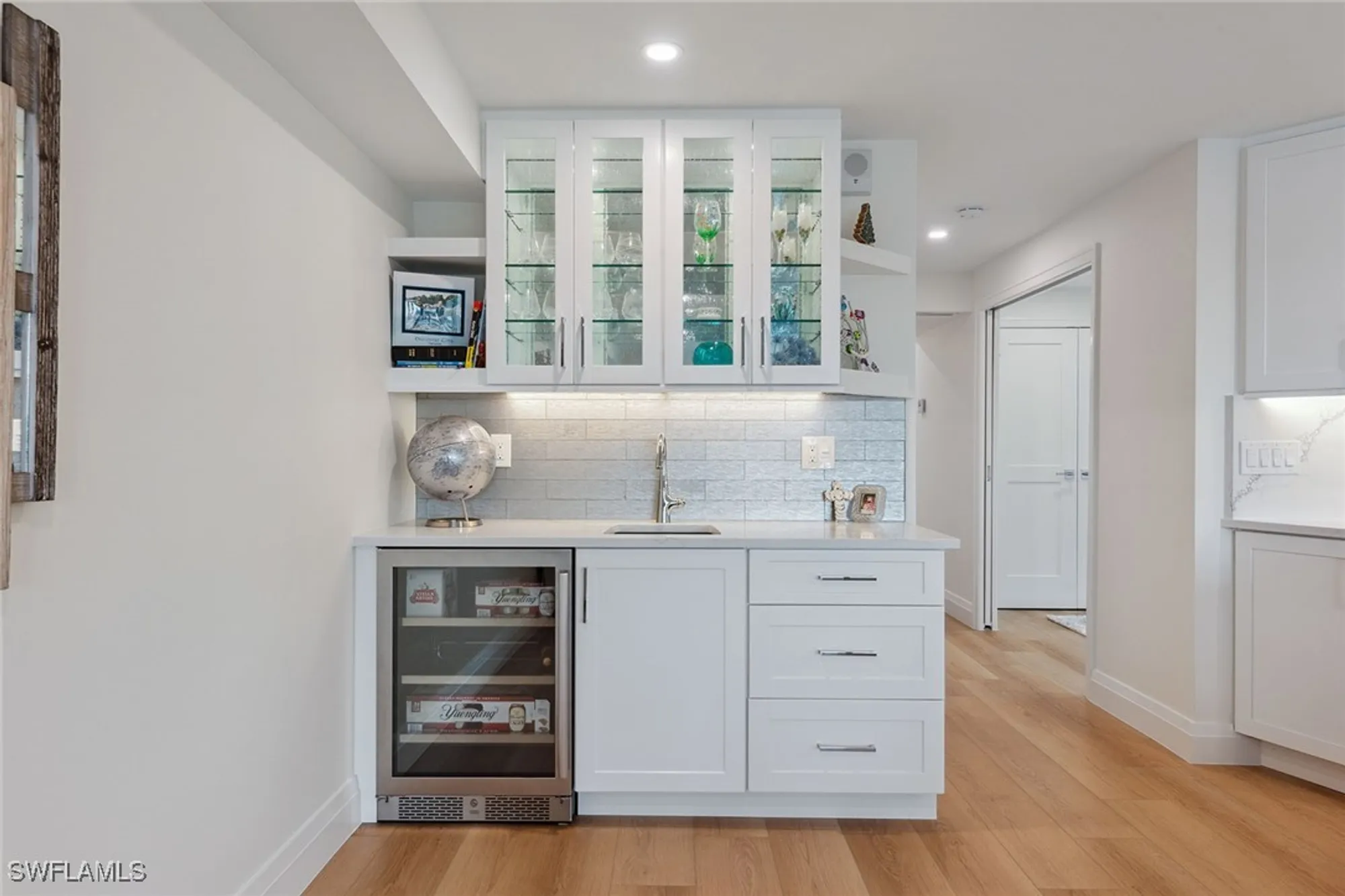 Property Slideshow image 9 of 21 | 3000 gulf shore blvd 307, Naples, FL, 34103