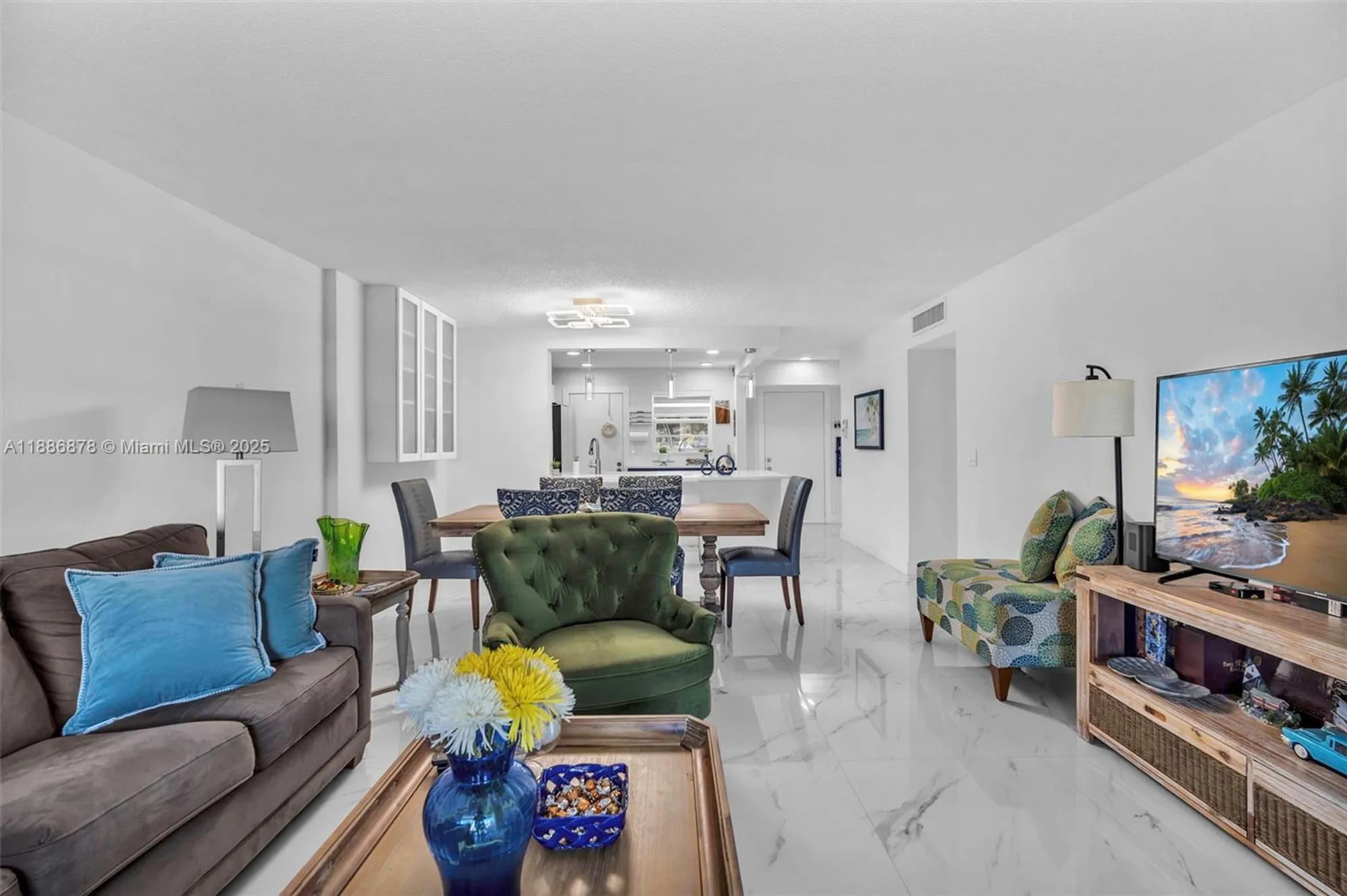 Property Slideshow image 15 of 43 | 205 se 11th ter 101, Dania Beach, FL, 33004