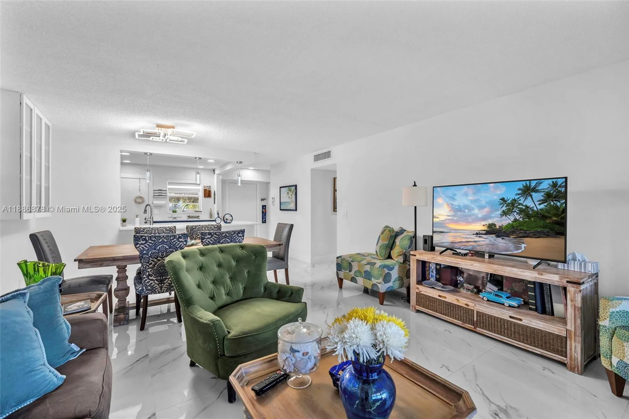 Property Slideshow image 16 of 43 | 205 se 11th ter 101, Dania Beach, FL, 33004