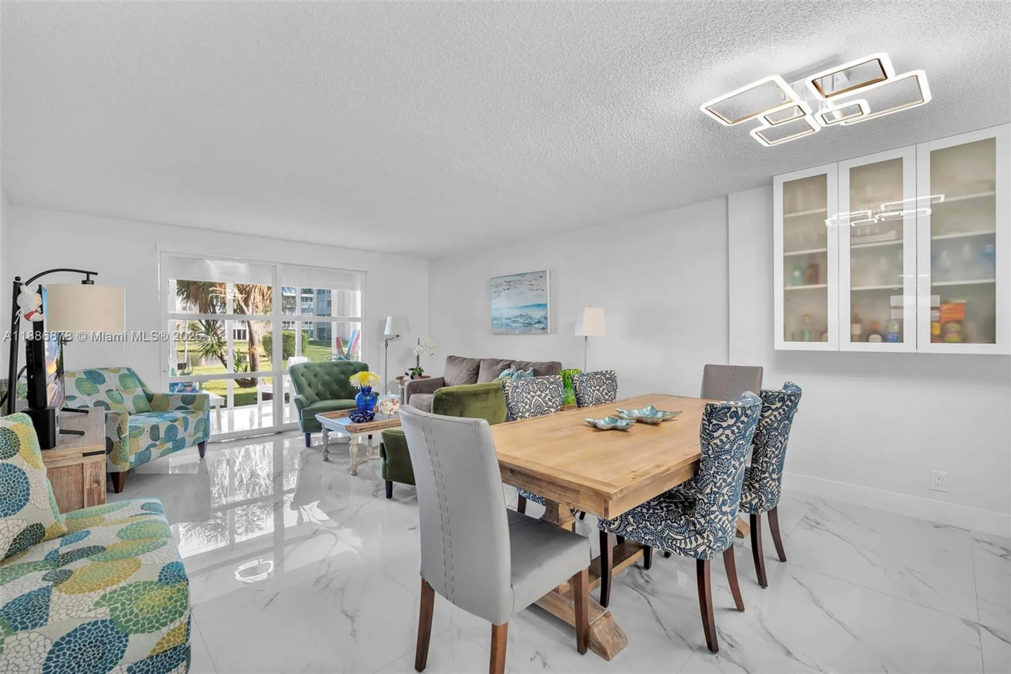 Property Slideshow image 18 of 43 | 205 se 11th ter 101, Dania Beach, FL, 33004