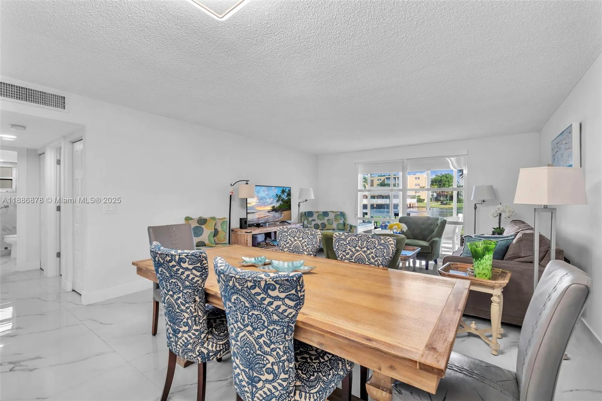 Property Slideshow image 19 of 43 | 205 se 11th ter 101, Dania Beach, FL, 33004