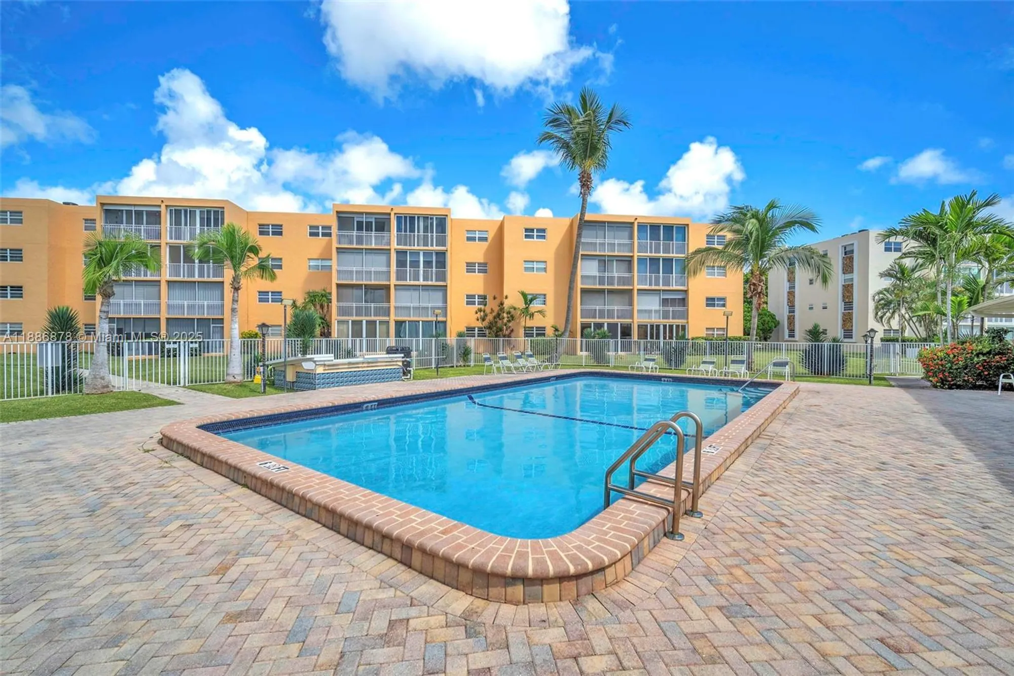 Property Slideshow image 23 of 43 | 205 se 11th ter 101, Dania Beach, FL, 33004
