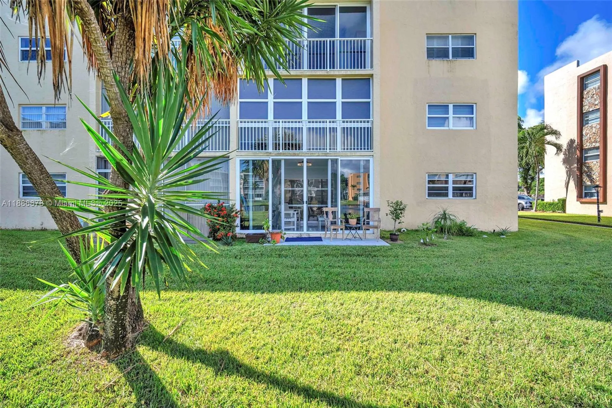 Property Slideshow image 32 of 43 | 205 se 11th ter 101, Dania Beach, FL, 33004
