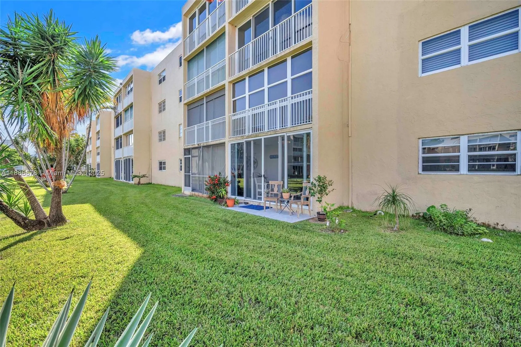 Property Slideshow image 33 of 43 | 205 se 11th ter 101, Dania Beach, FL, 33004