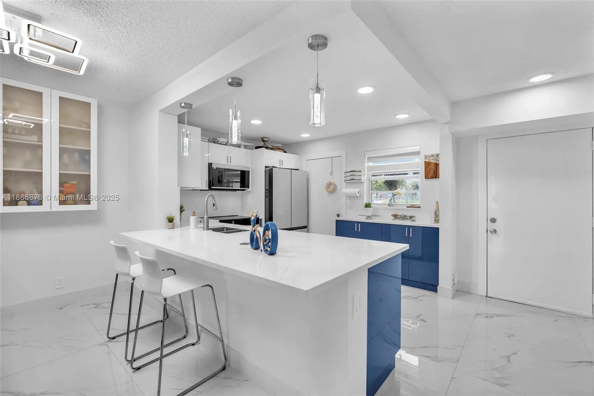 Property Slideshow image 4 of 43 | 205 se 11th ter 101, Dania Beach, FL, 33004