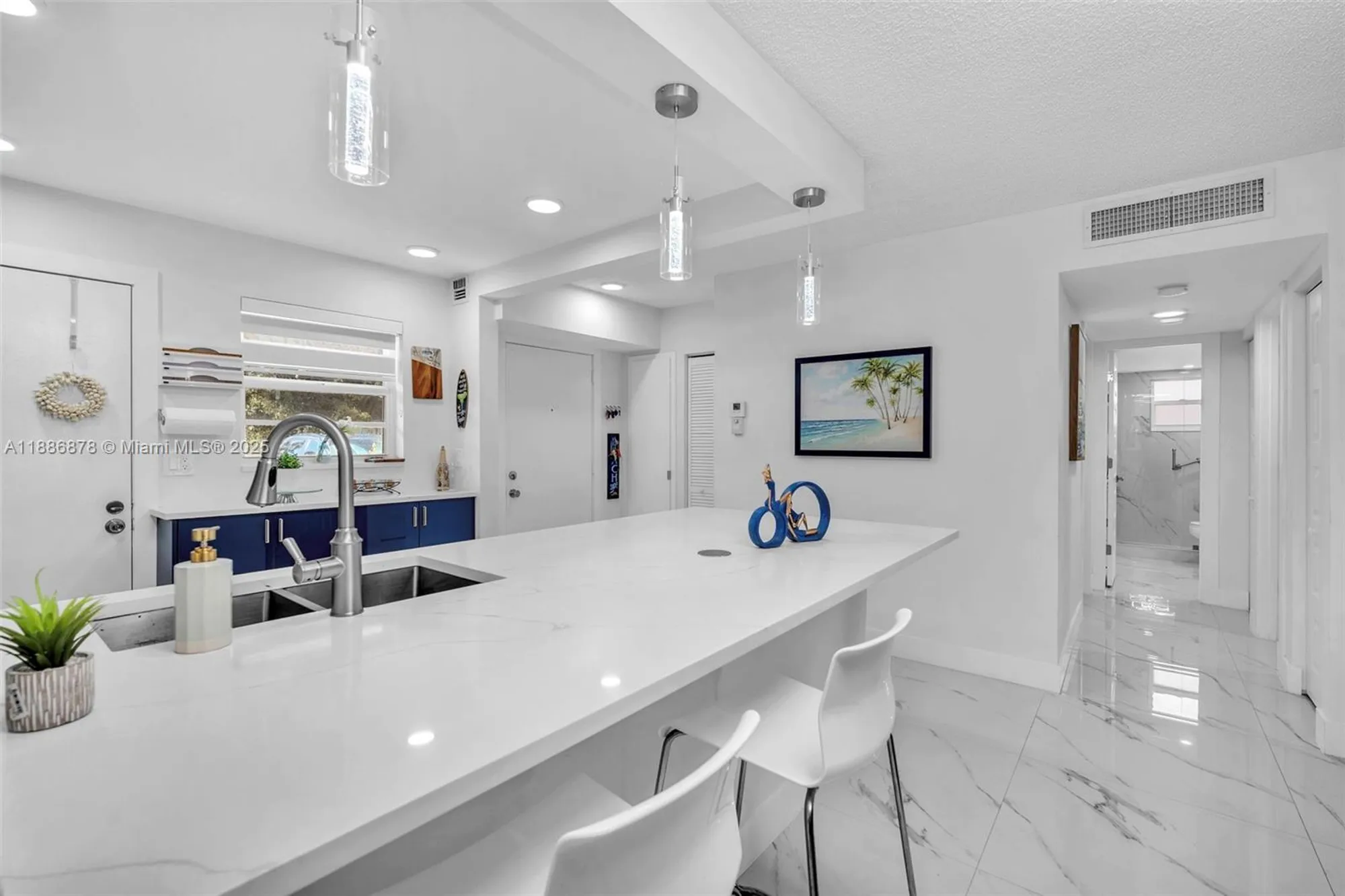 Property Slideshow image 5 of 43 | 205 se 11th ter 101, Dania Beach, FL, 33004