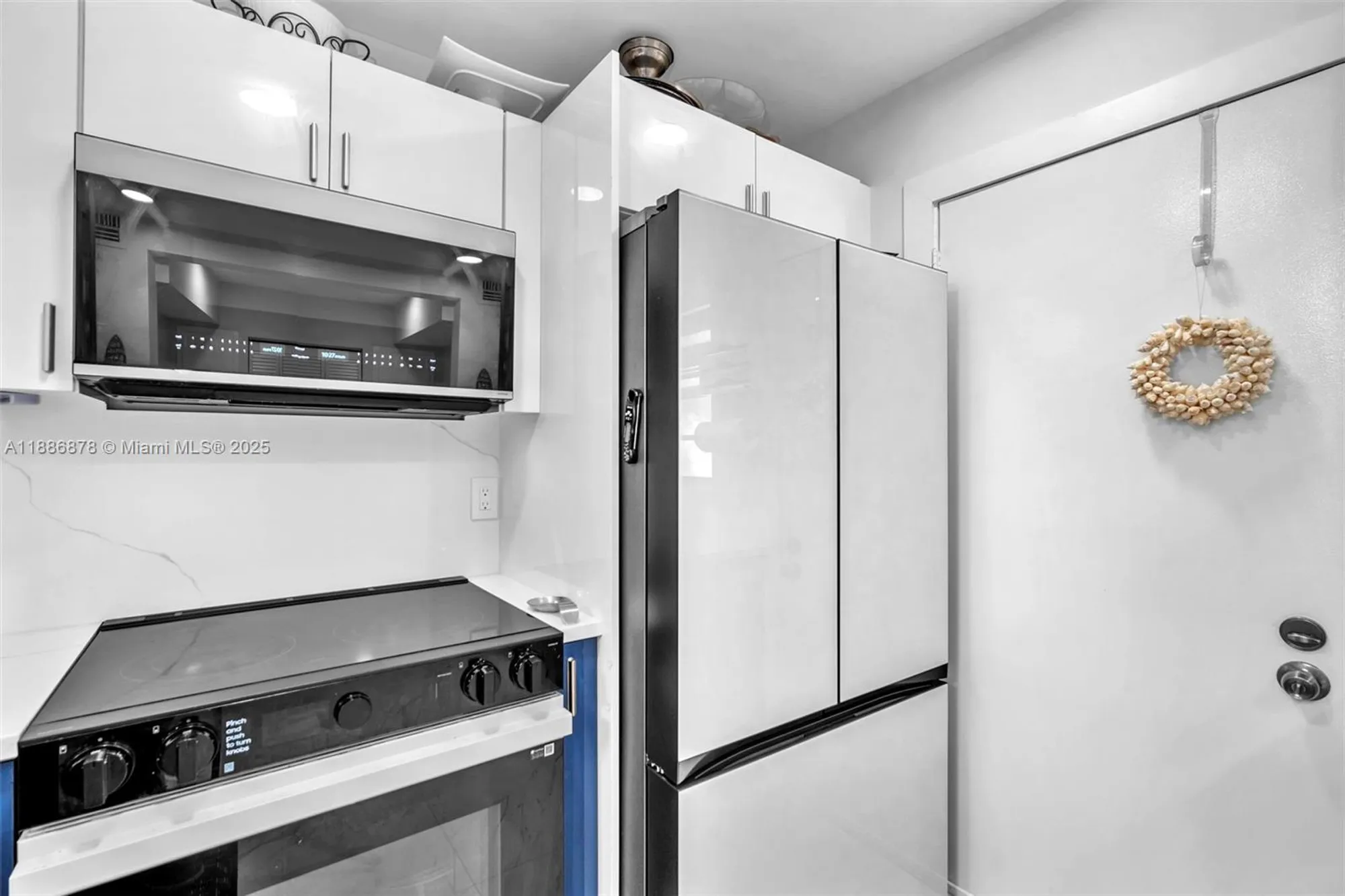 Property Slideshow image 6 of 43 | 205 se 11th ter 101, Dania Beach, FL, 33004