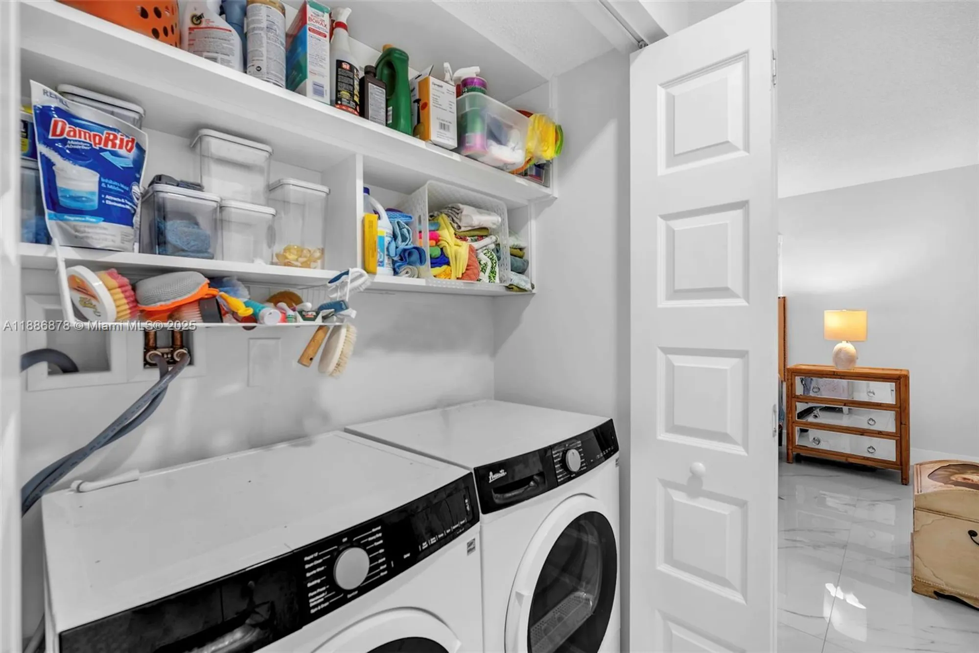 Property Slideshow image 7 of 43 | 205 se 11th ter 101, Dania Beach, FL, 33004