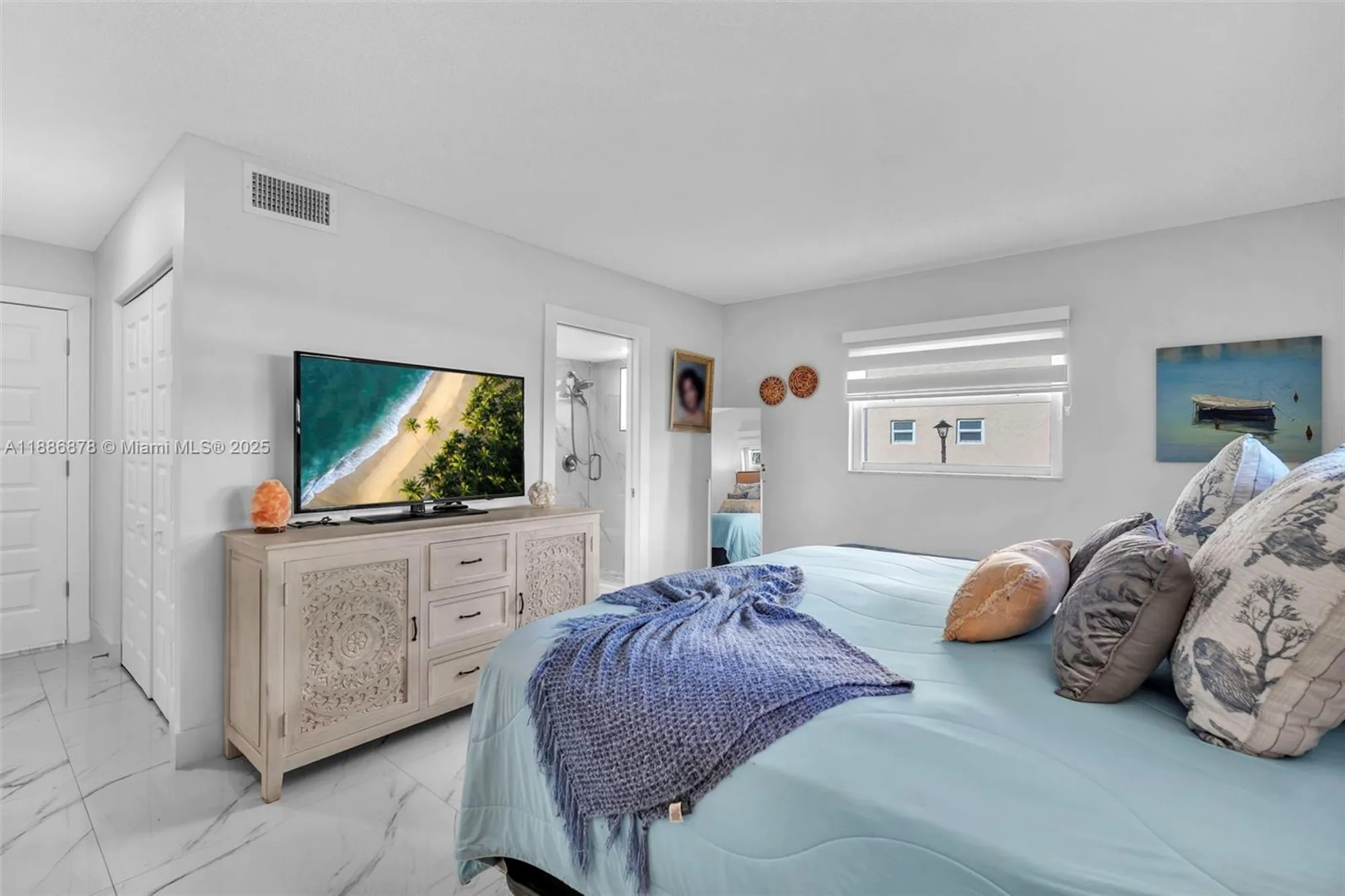 Property Slideshow image 9 of 43 | 205 se 11th ter 101, Dania Beach, FL, 33004