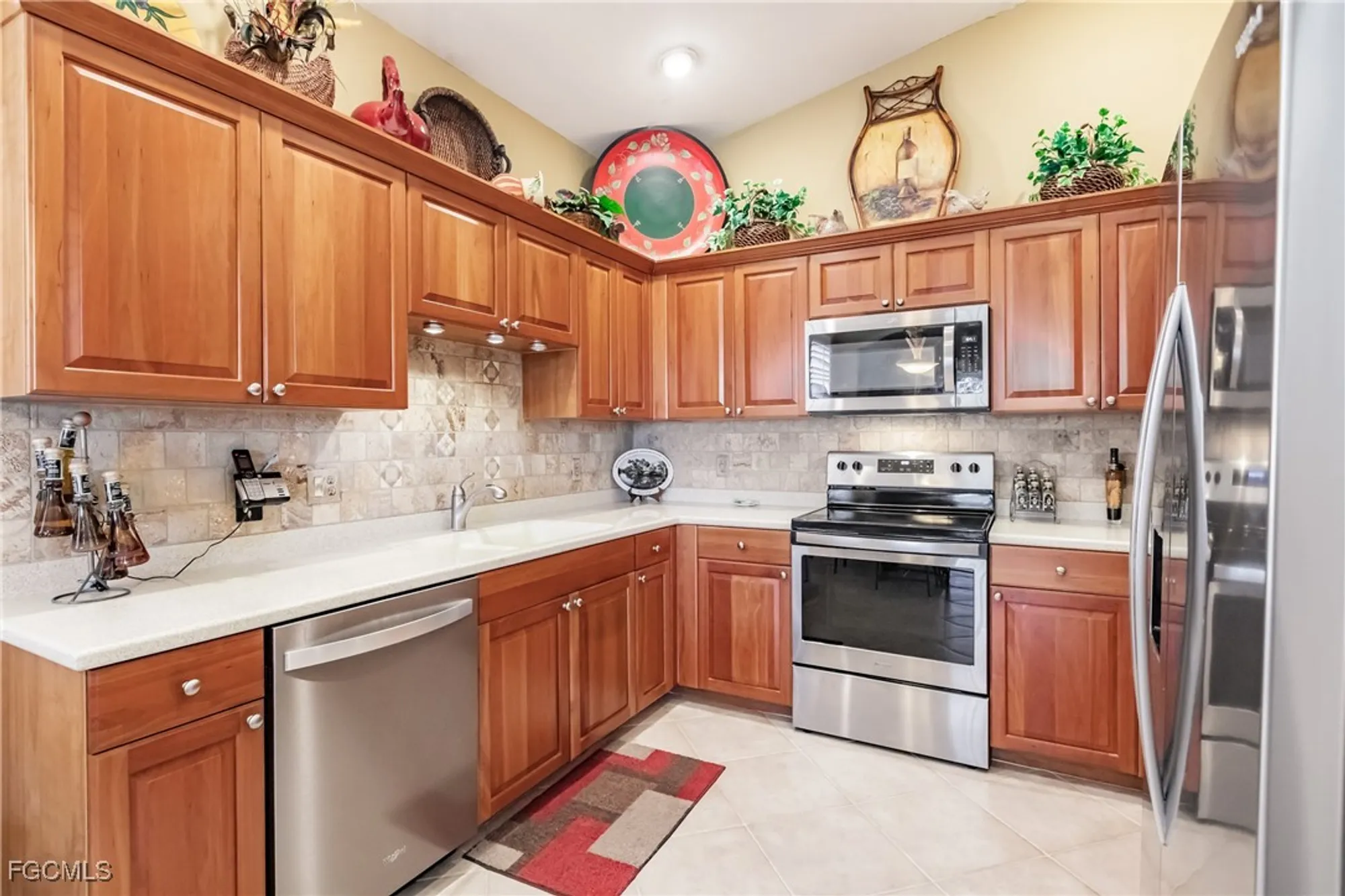 Property Slideshow image 14 of 47 | 3011 meandering way 202, Fort Myers, FL, 33905