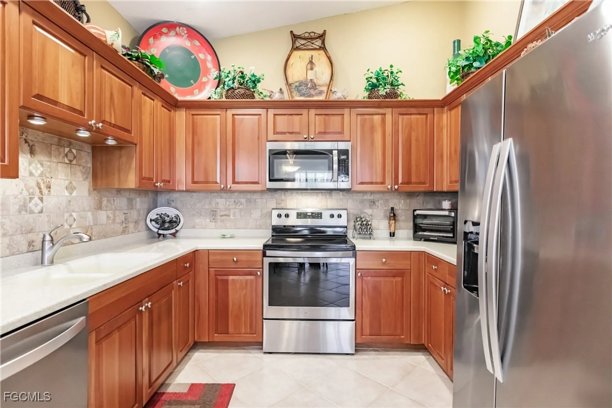 Property Slideshow image 15 of 47 | 3011 meandering way 202, Fort Myers, FL, 33905