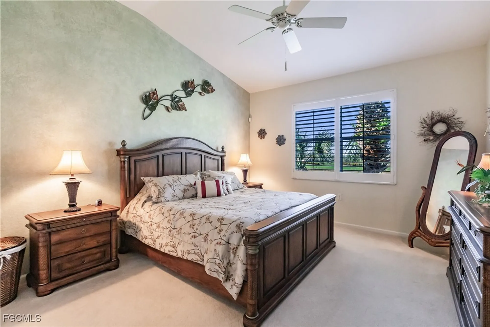 Property Slideshow image 18 of 47 | 3011 meandering way 202, Fort Myers, FL, 33905