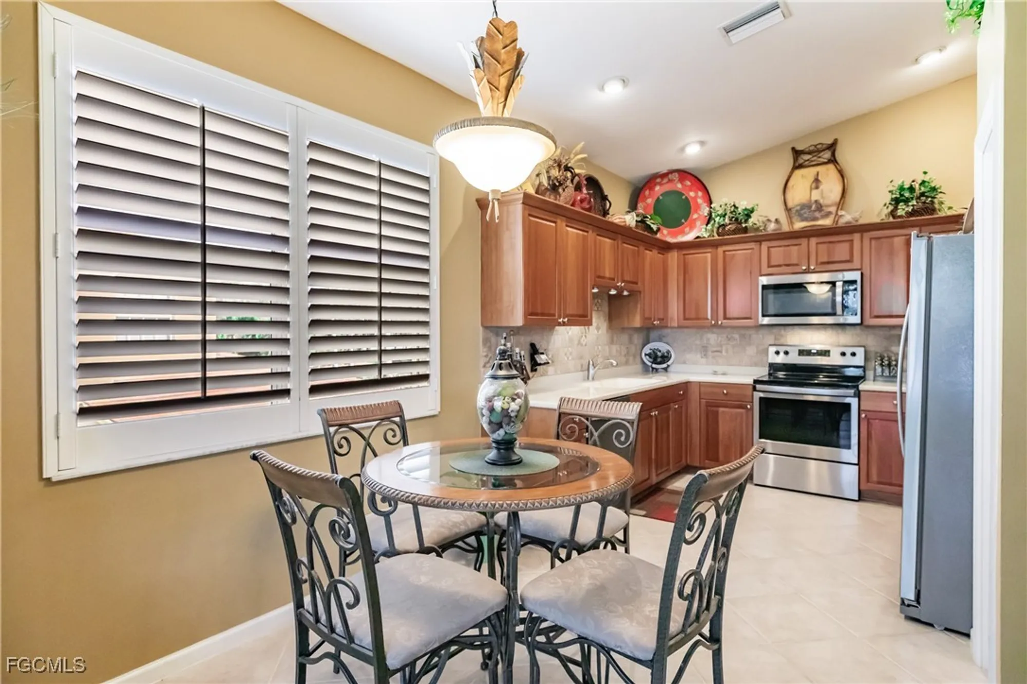 Property Slideshow image 13 of 47 | 3011 meandering way 202, Fort Myers, FL, 33905