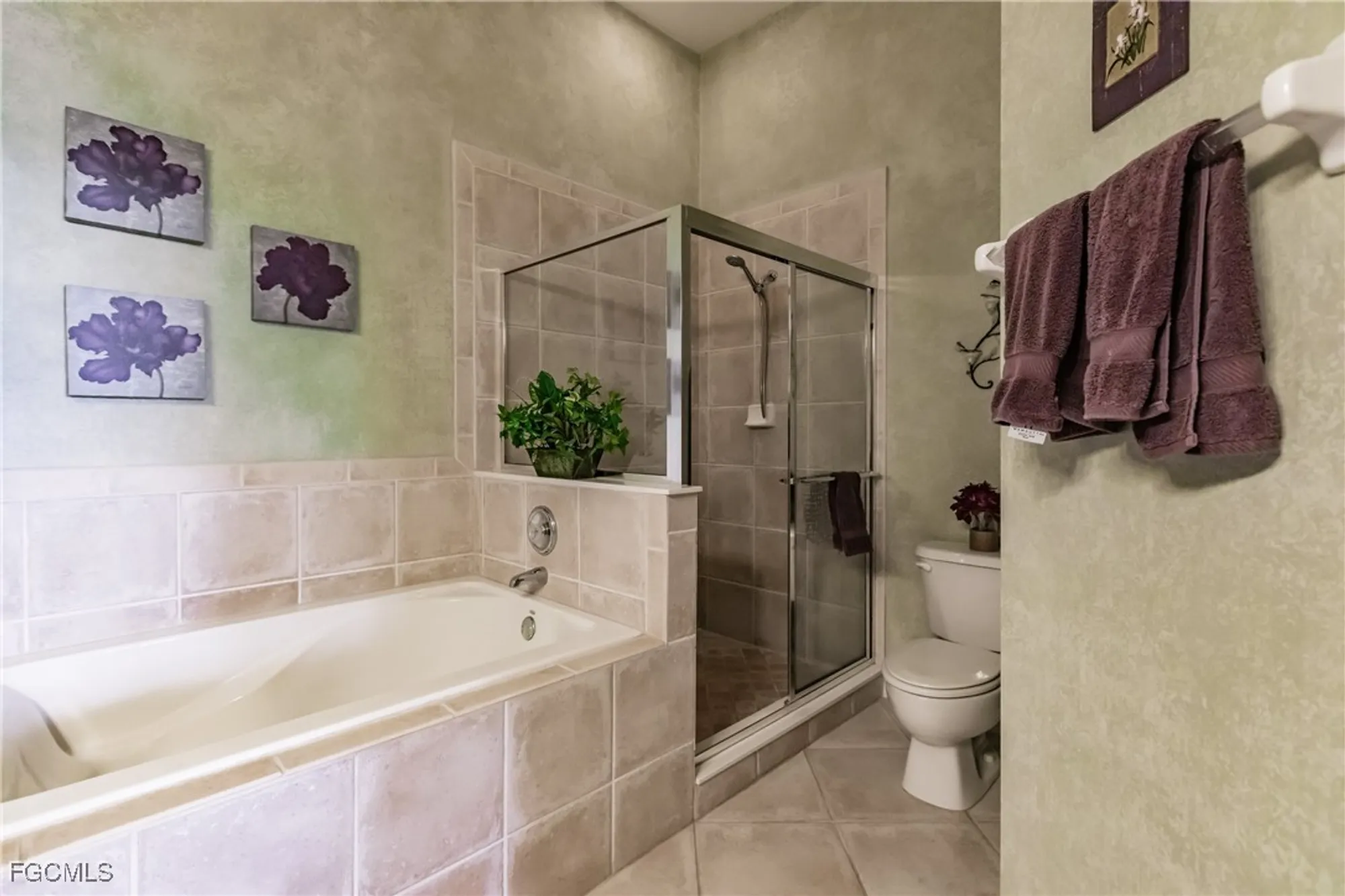 Property Slideshow image 24 of 47 | 3011 meandering way 202, Fort Myers, FL, 33905