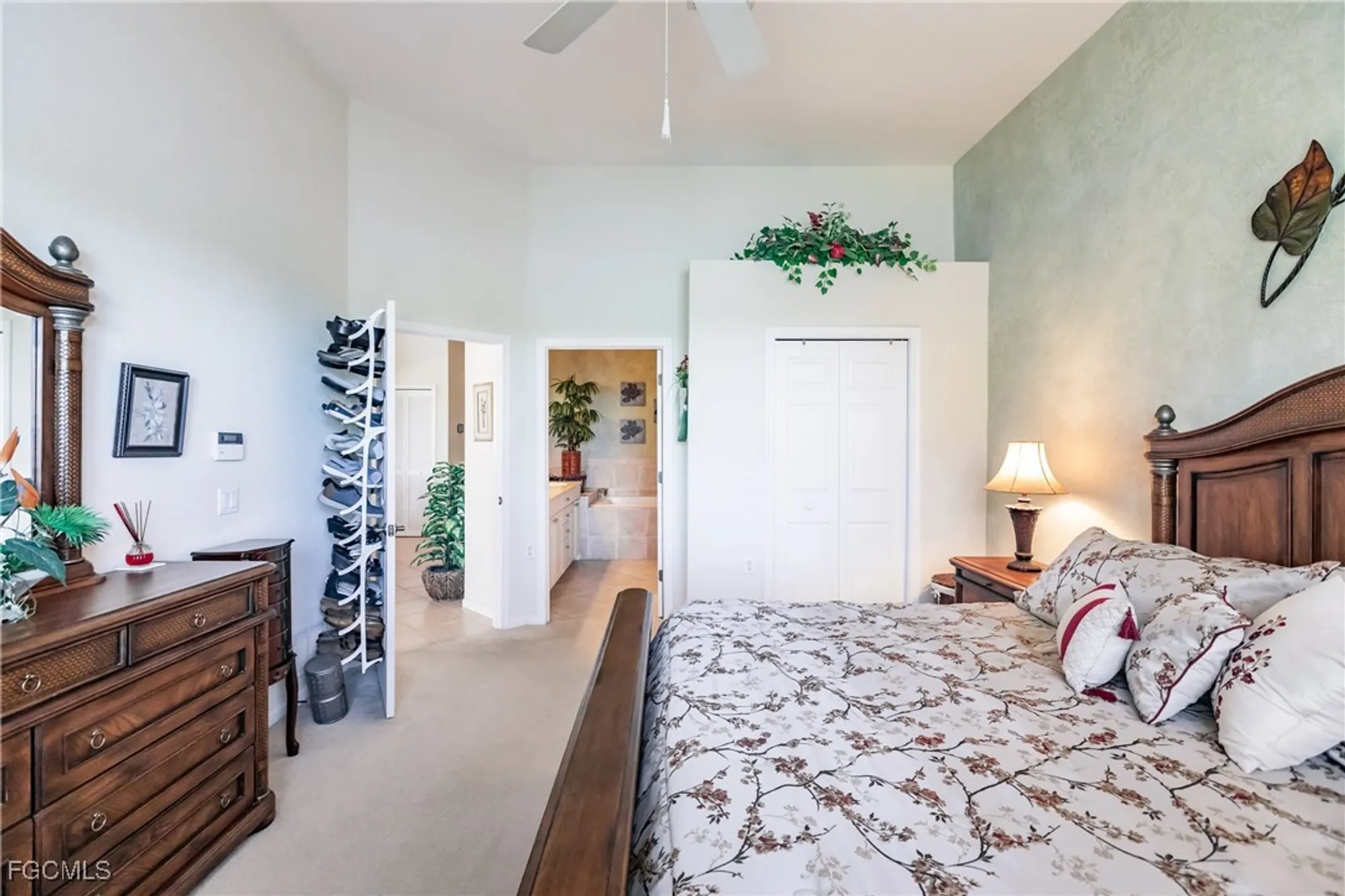 Property Slideshow image 20 of 47 | 3011 meandering way 202, Fort Myers, FL, 33905