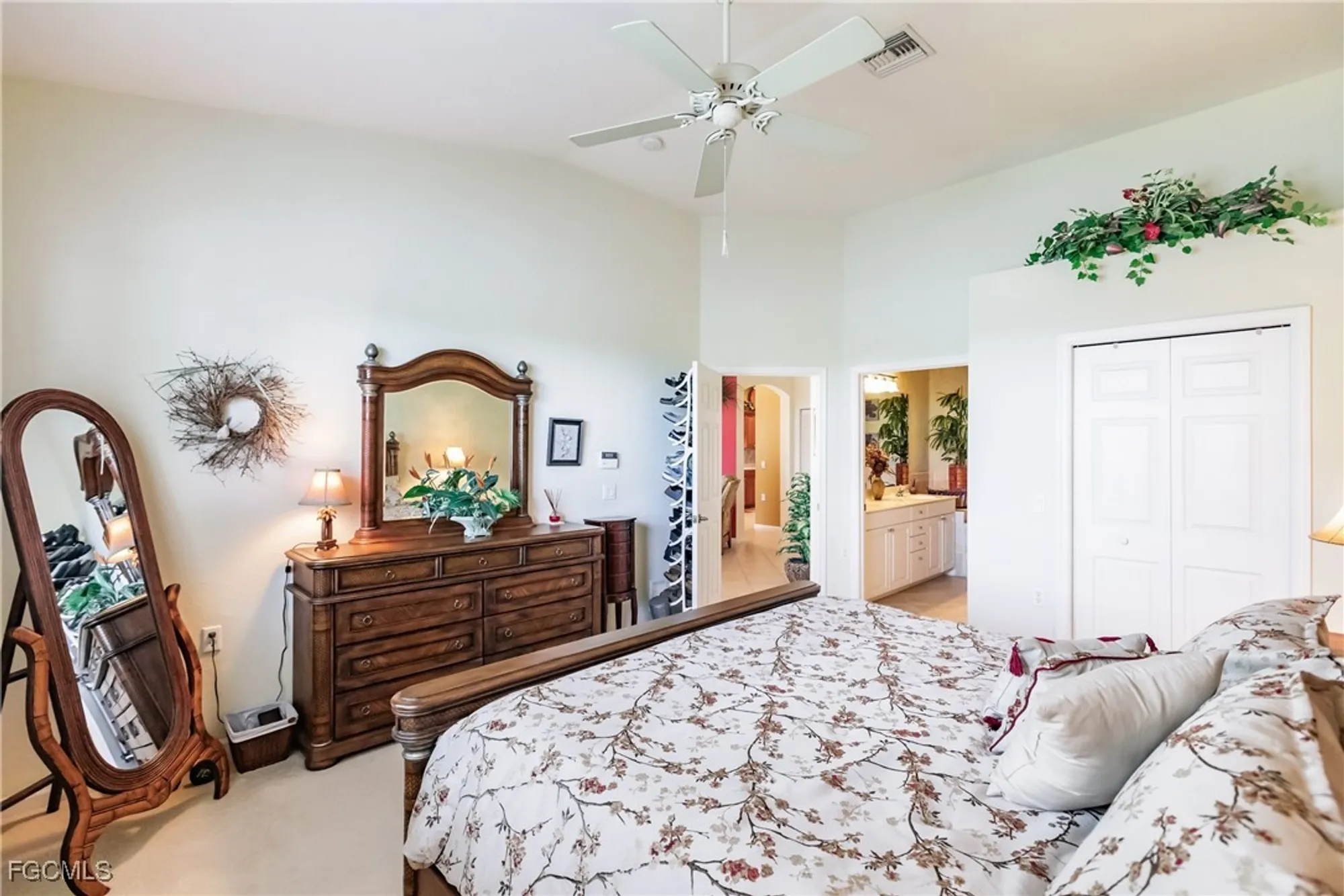 Property Slideshow image 21 of 47 | 3011 meandering way 202, Fort Myers, FL, 33905