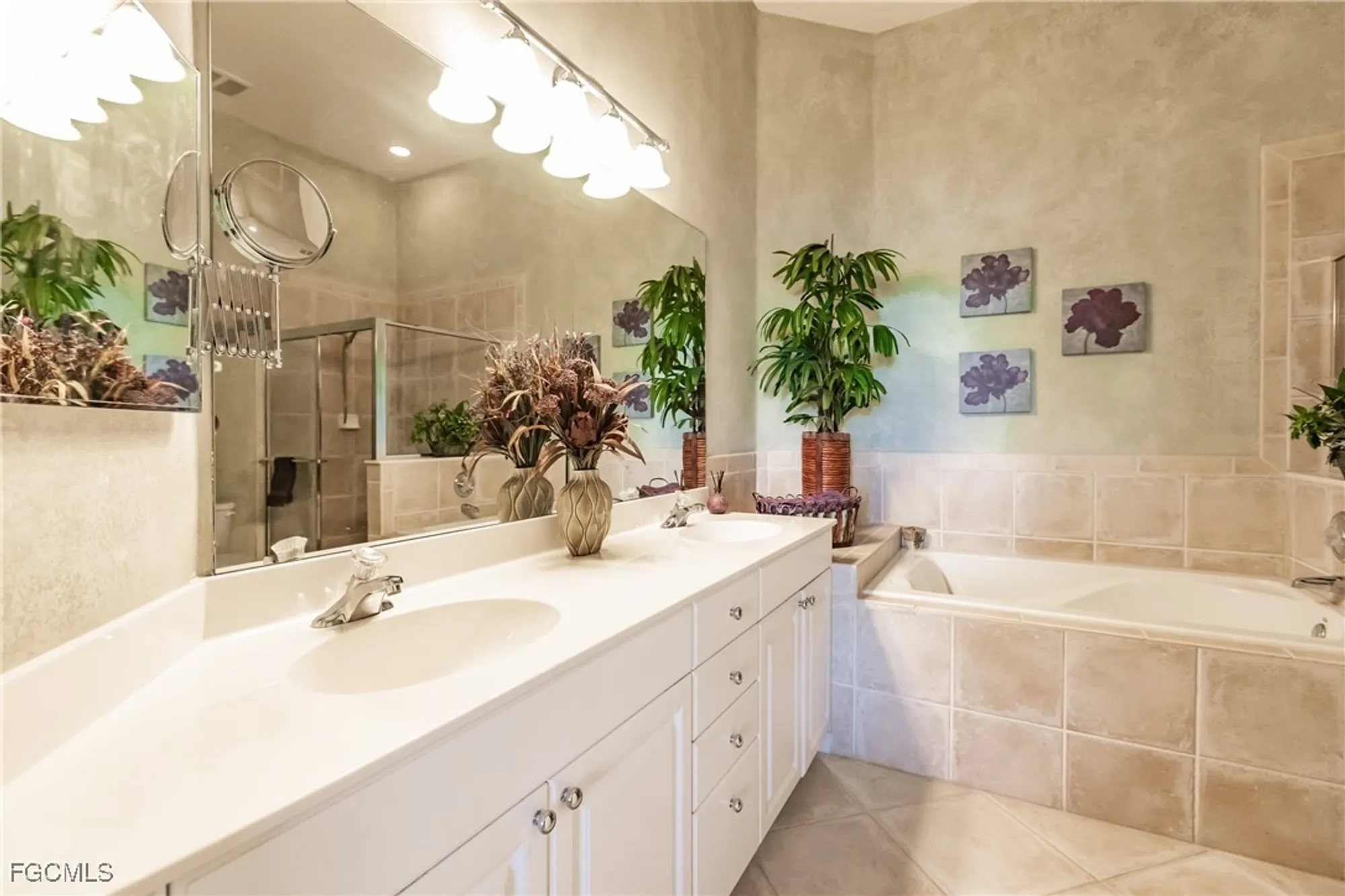 Property Slideshow image 22 of 47 | 3011 meandering way 202, Fort Myers, FL, 33905