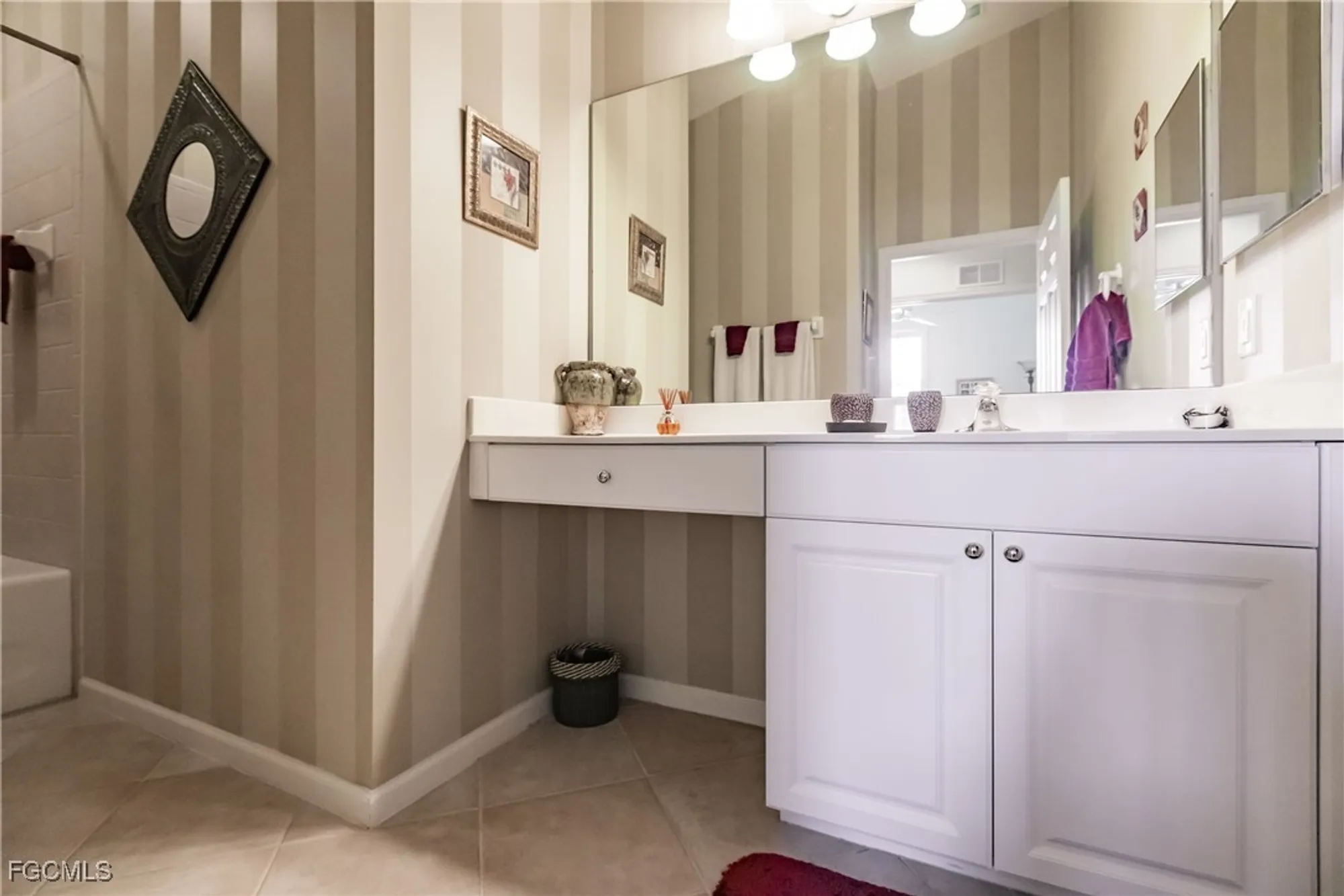 Property Slideshow image 31 of 47 | 3011 meandering way 202, Fort Myers, FL, 33905