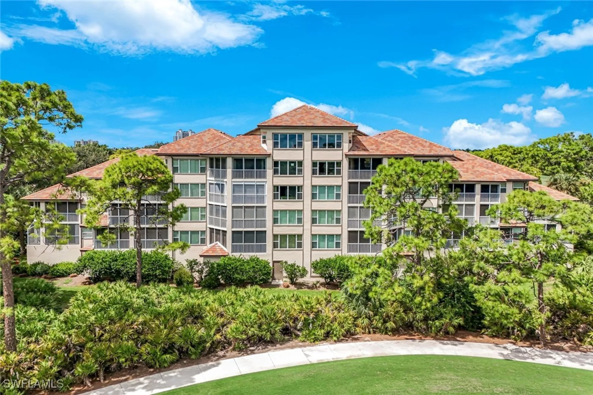 Property Slideshow image 20 of 37 | 26900 wedgewood dr 304, Bonita Springs, FL, 34134