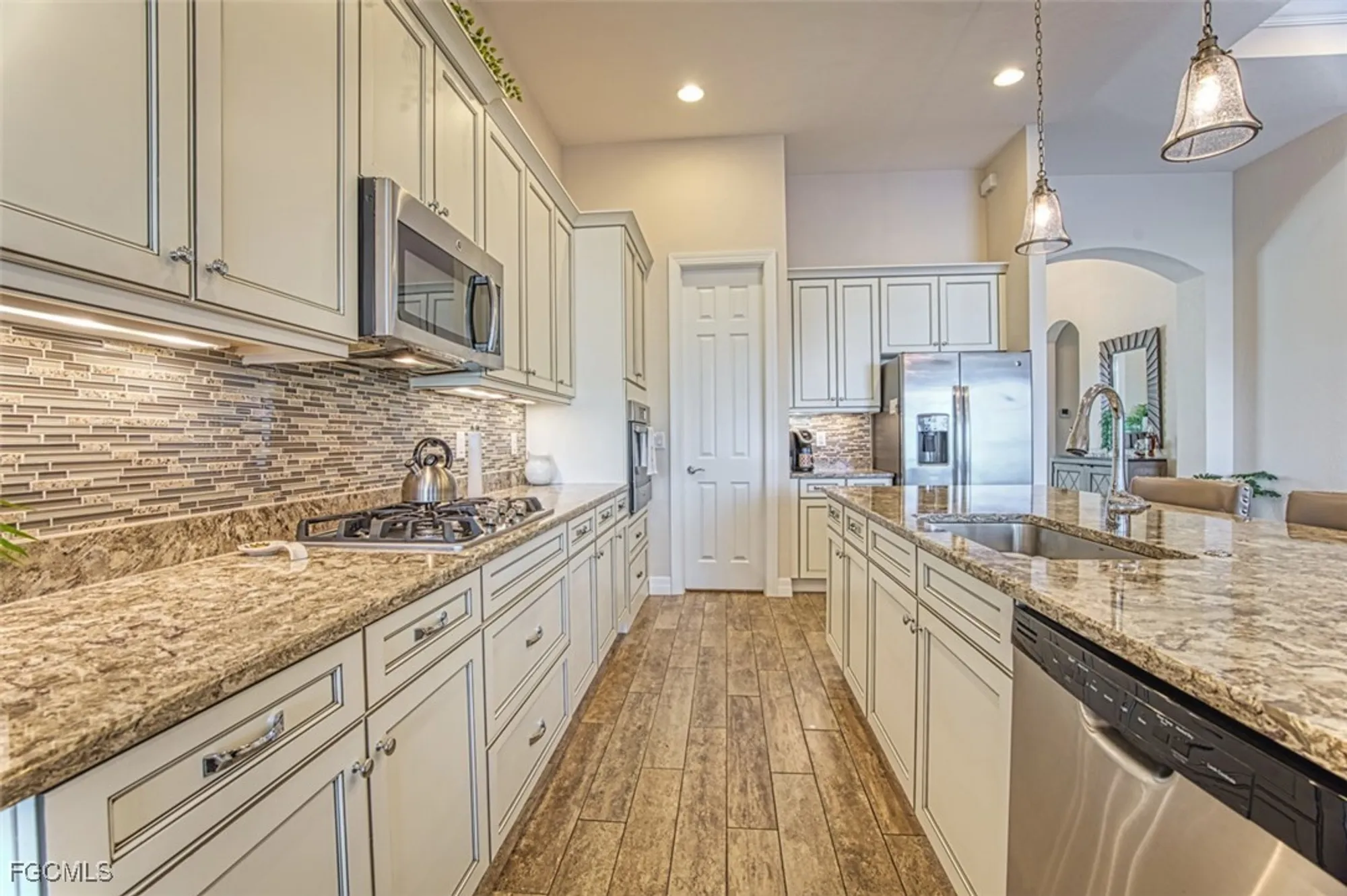 Property Slideshow image 14 of 41 | 2977 willow ridge ct, Fort Myers, FL, 33905