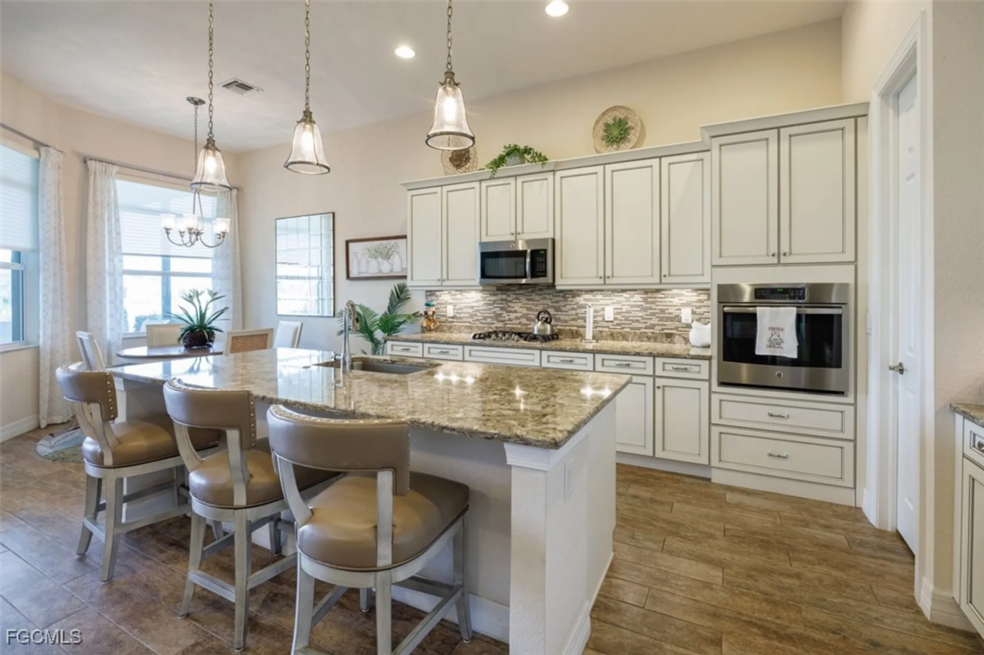 Property Slideshow image 13 of 41 | 2977 willow ridge ct, Fort Myers, FL, 33905