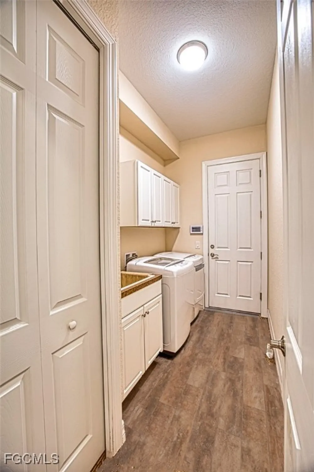 Property Slideshow image 34 of 41 | 2977 willow ridge ct, Fort Myers, FL, 33905