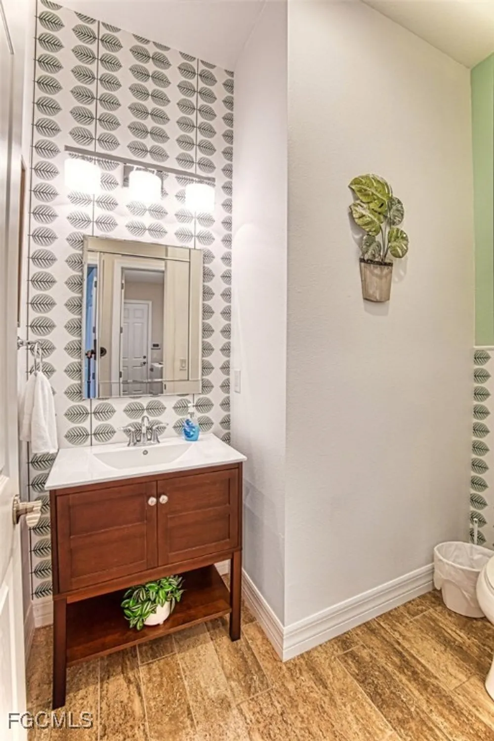 Property Slideshow image 32 of 41 | 2977 willow ridge ct, Fort Myers, FL, 33905