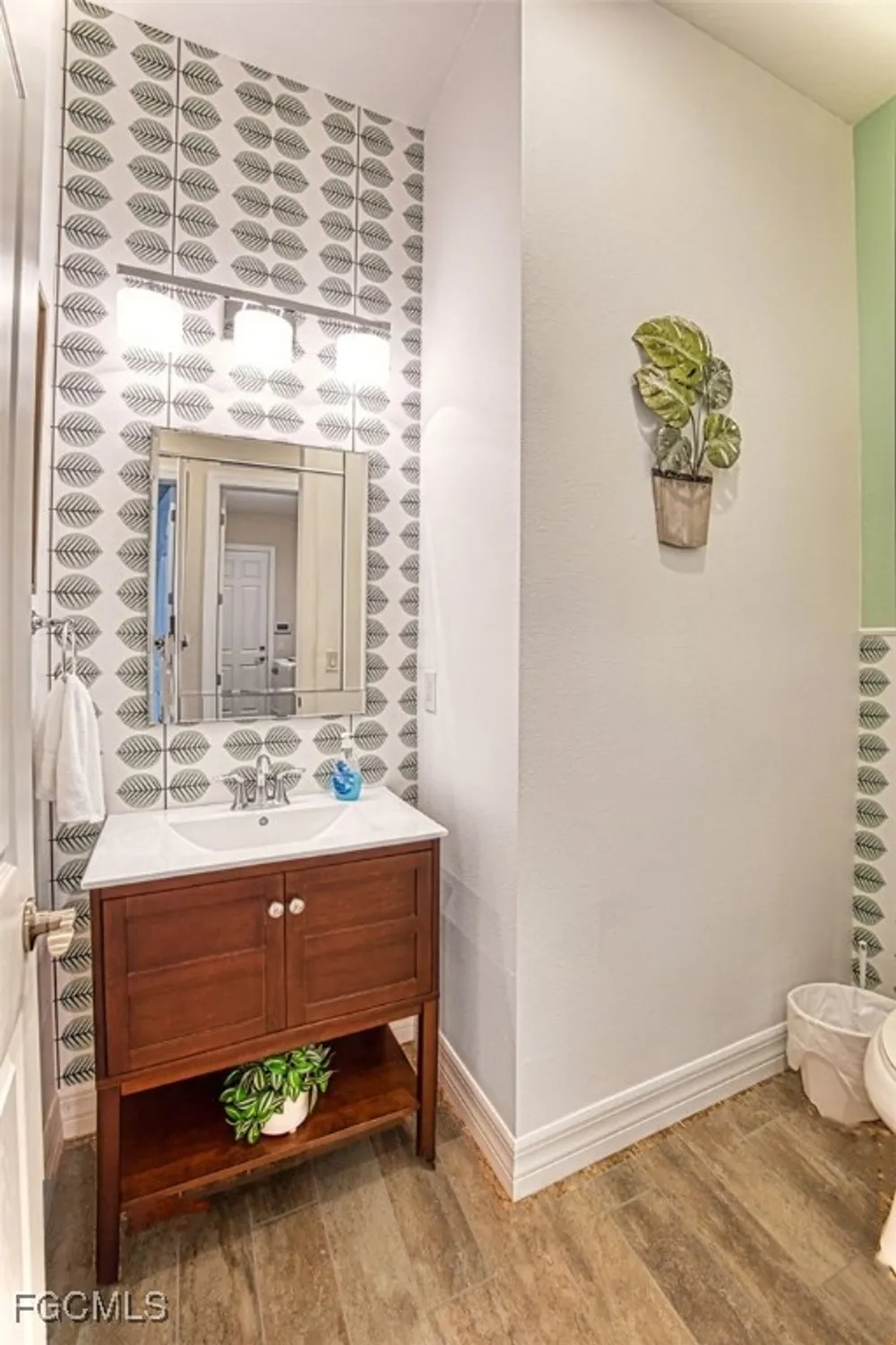 Property Slideshow image 33 of 41 | 2977 willow ridge ct, Fort Myers, FL, 33905