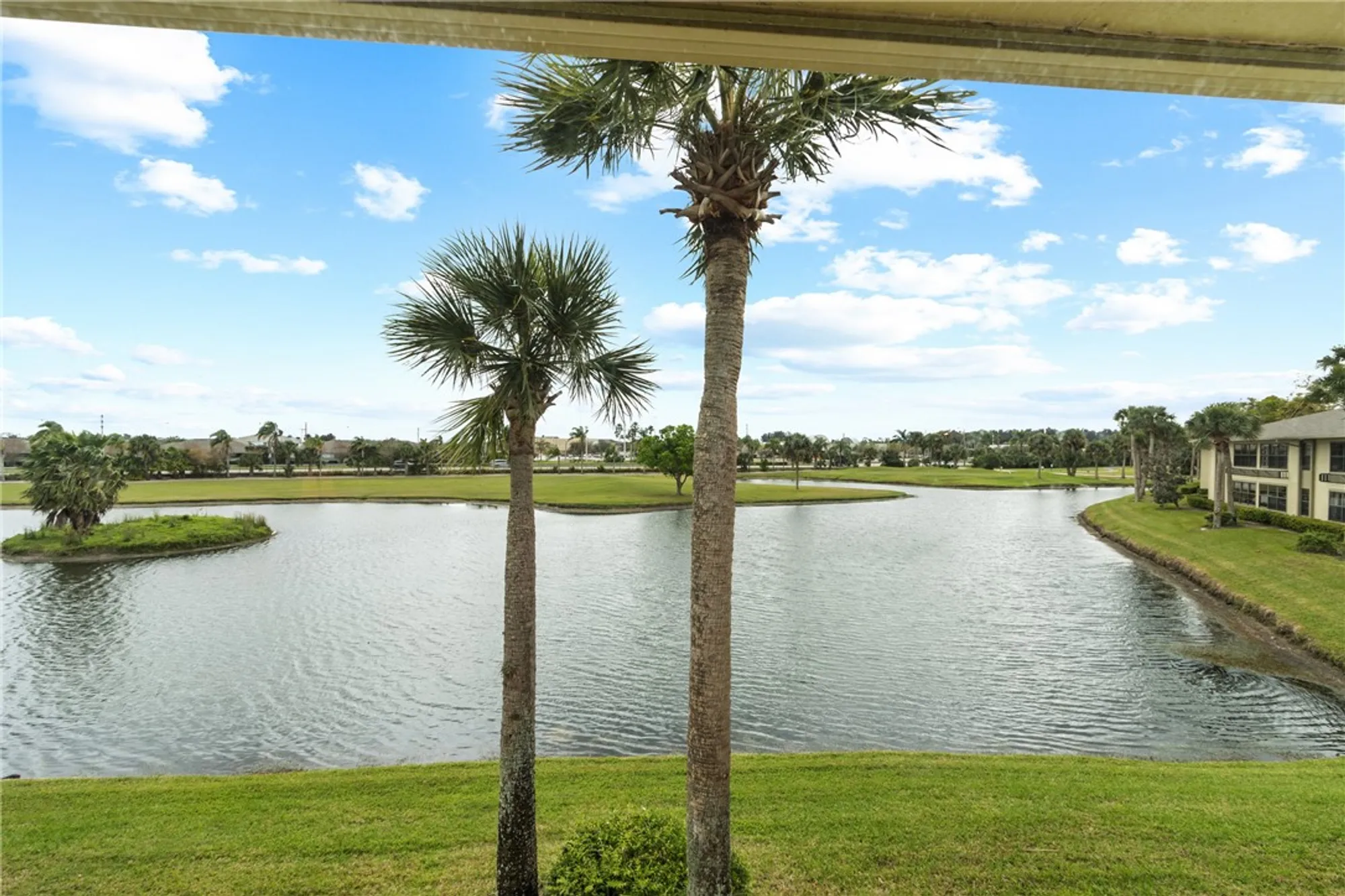Property Slideshow image 14 of 36 | 31 plantation dr apt 205, Vero Beach, FL, 32966