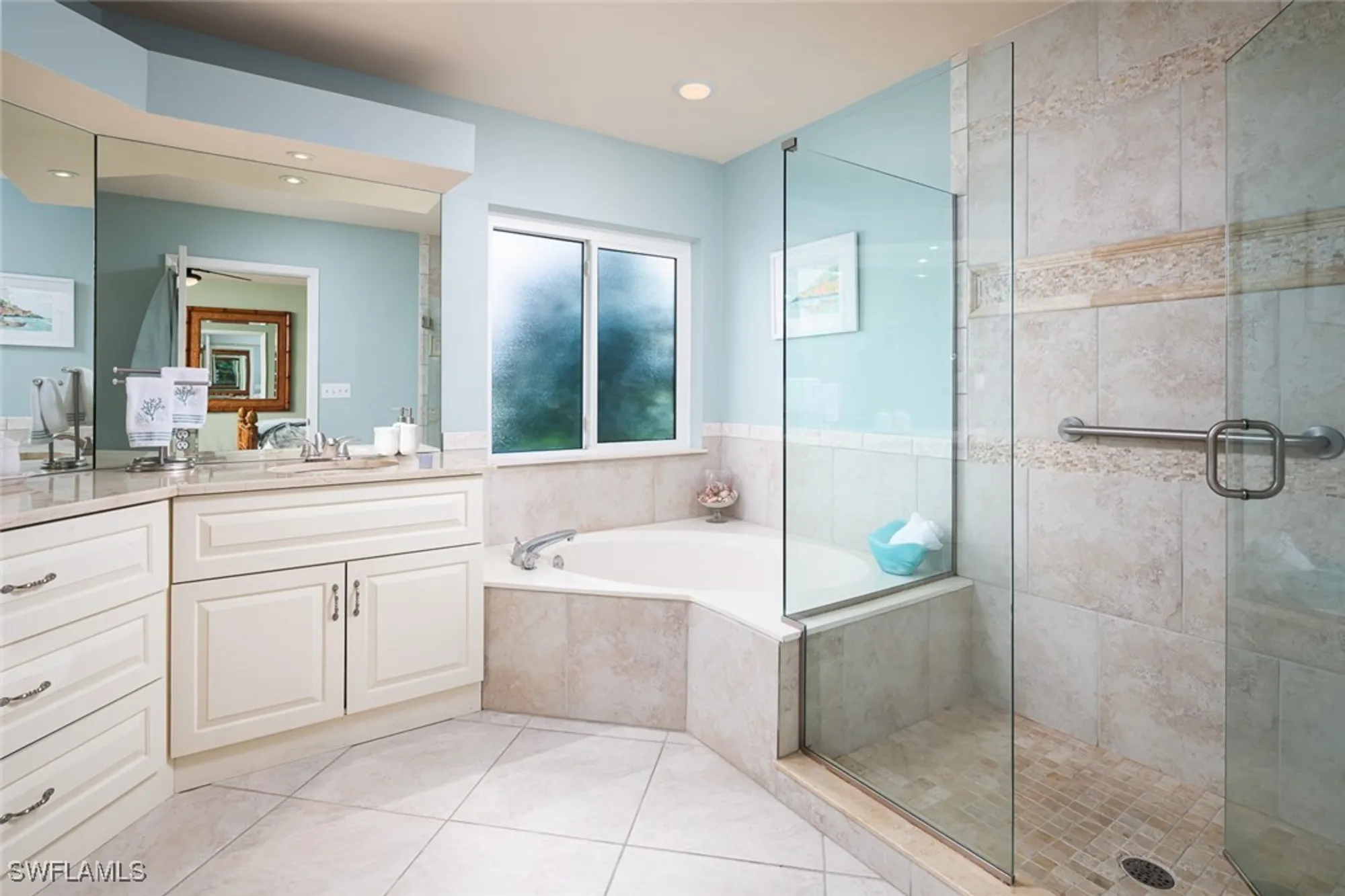 Property Slideshow image 11 of 25 | 7048 pelican bay blvd # c104, Naples, FL, 34108